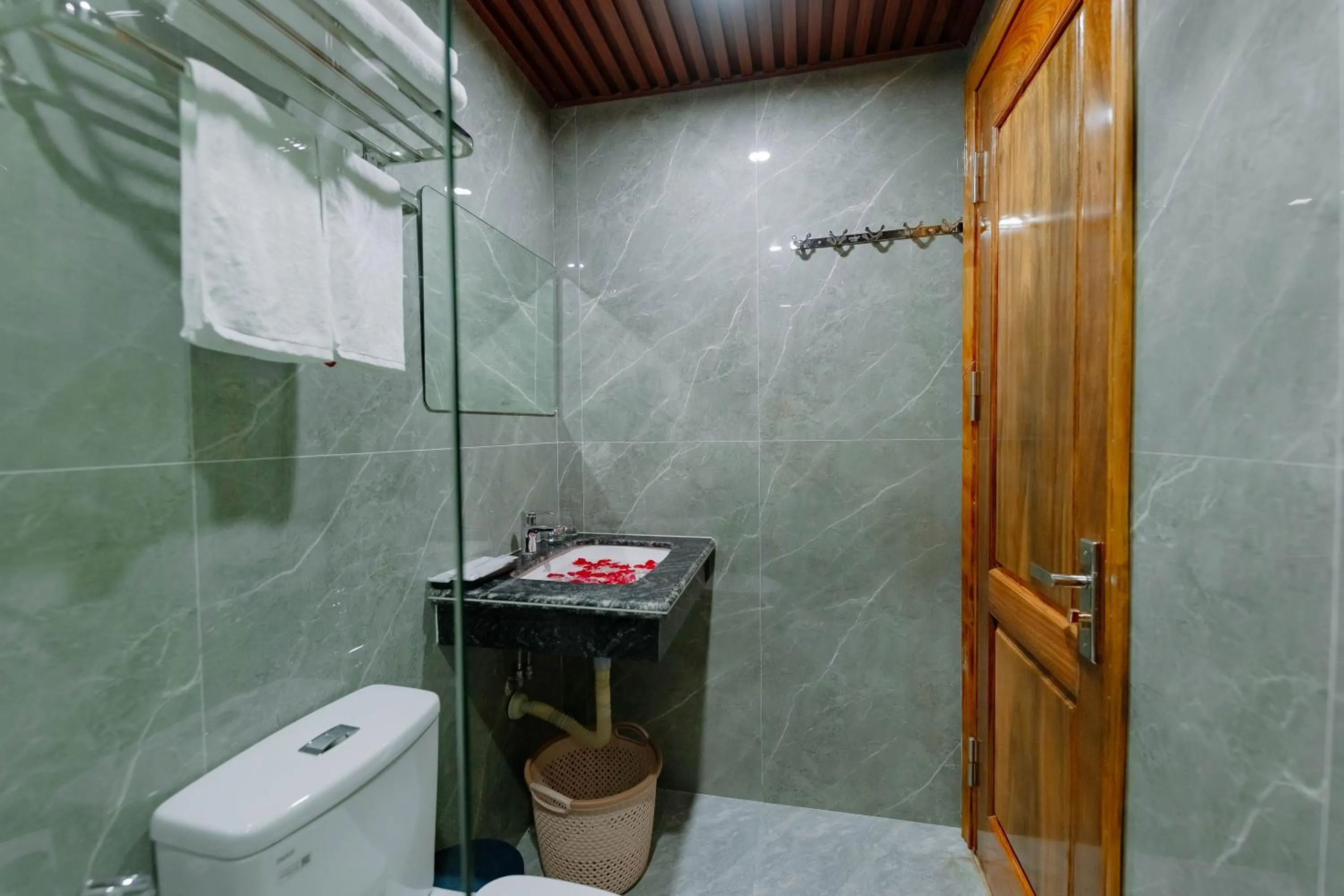 Toilet in Tuan Nam Hotel