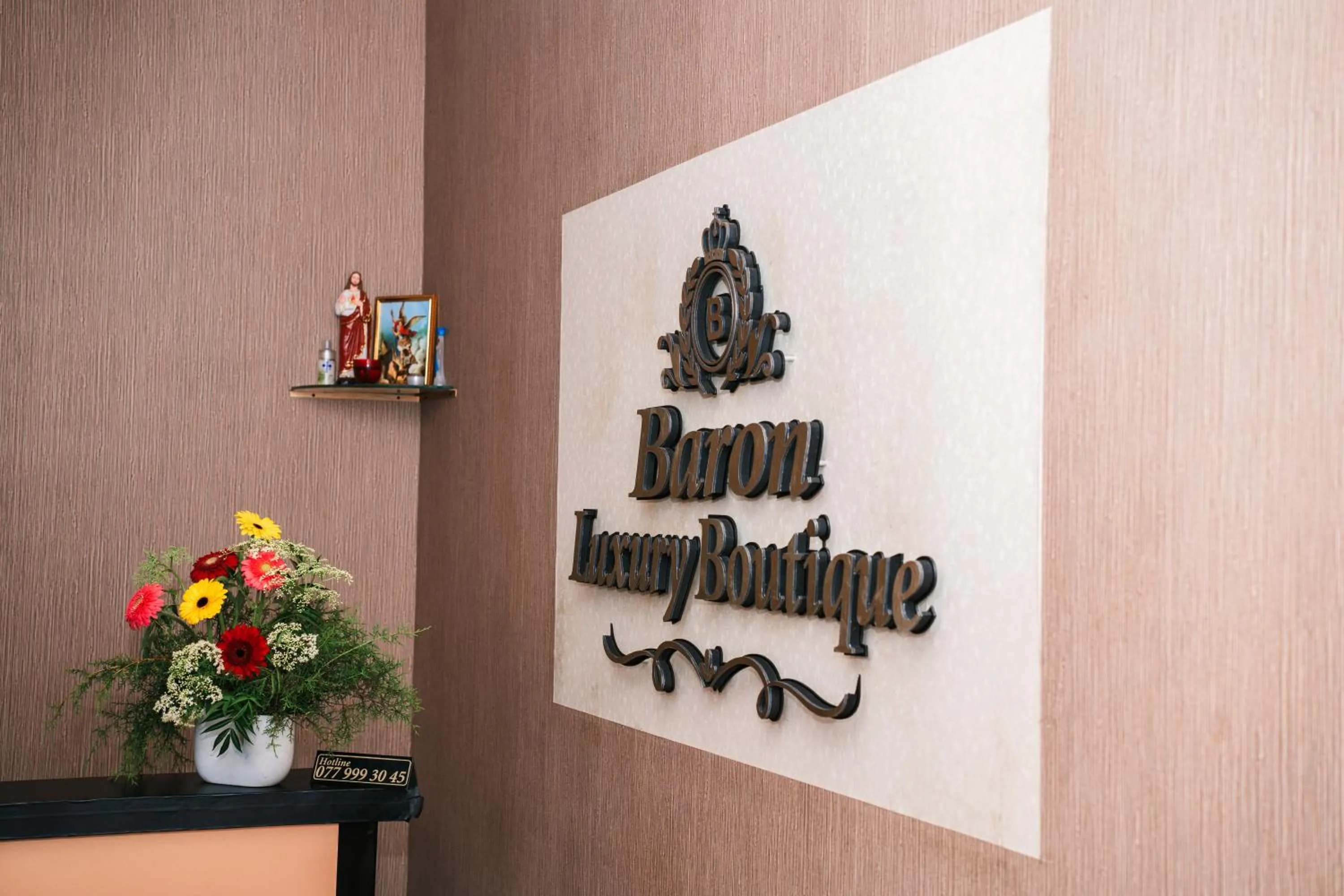 Logo/Certificate/Sign in Baron Luxury Boutique