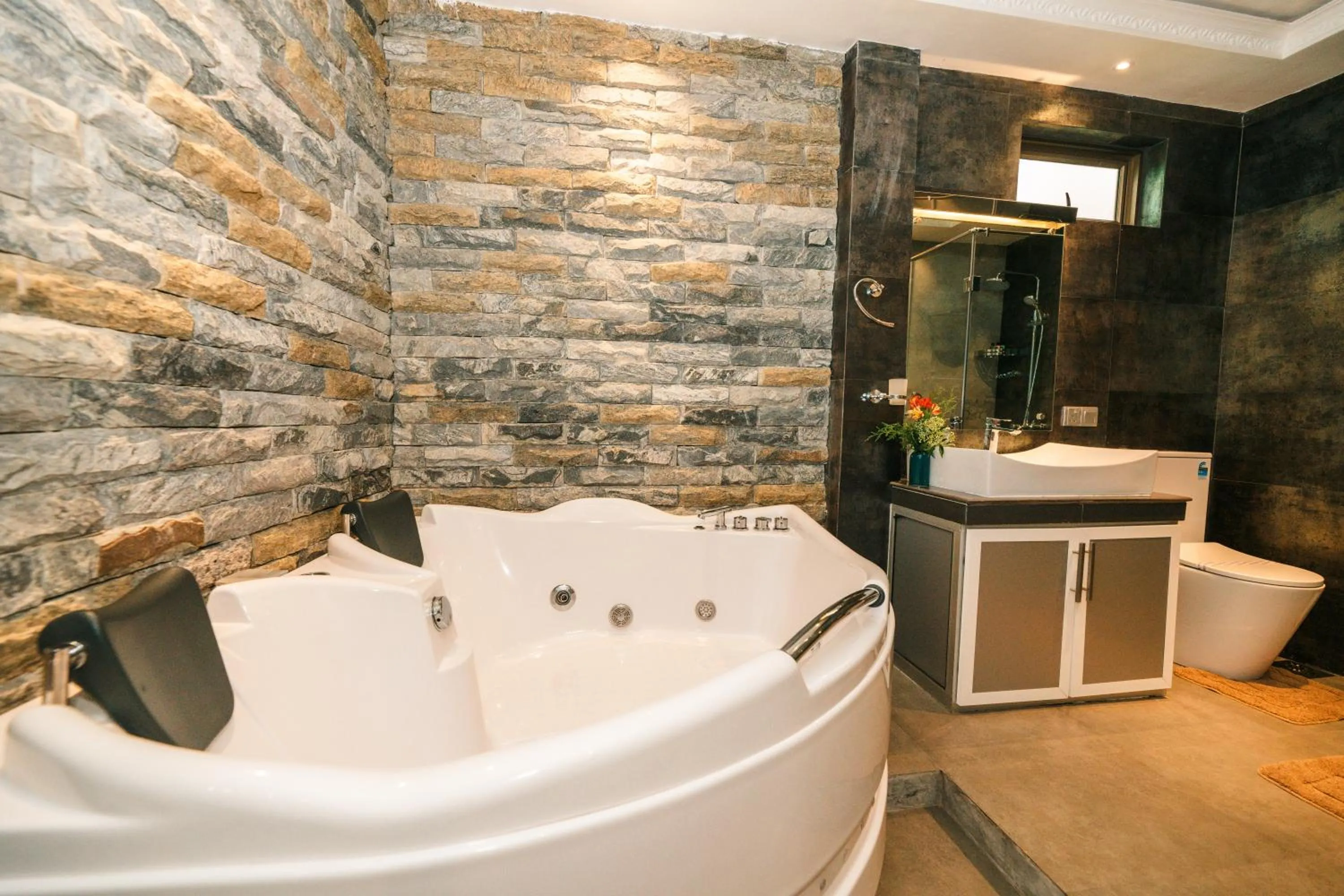 Hot Tub in Baron Luxury Boutique