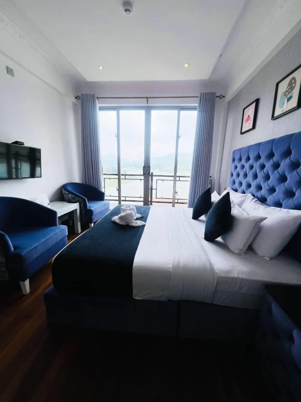 Living room, Bed in Baron Luxury Boutique