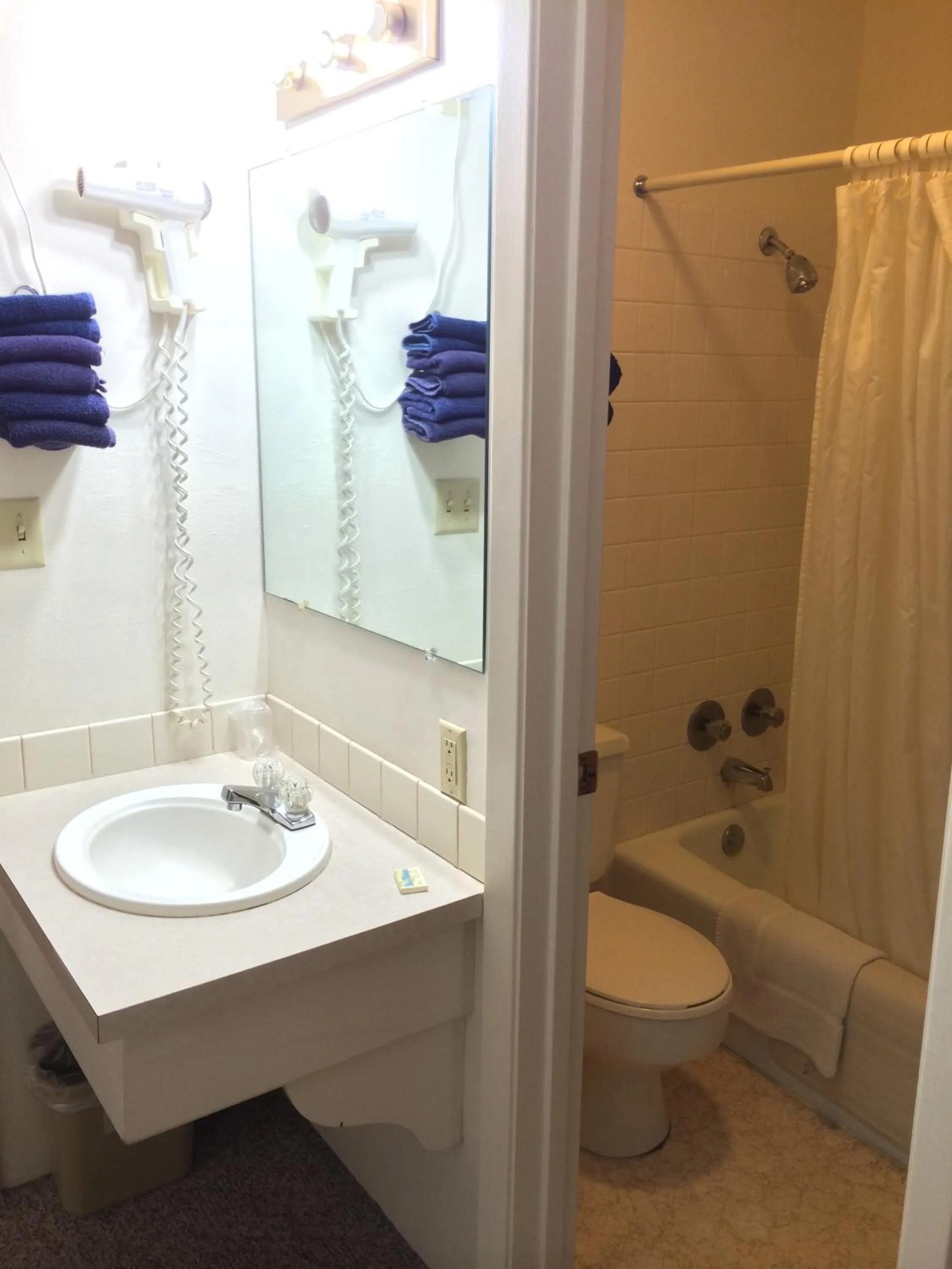 Bathroom in Island Inn