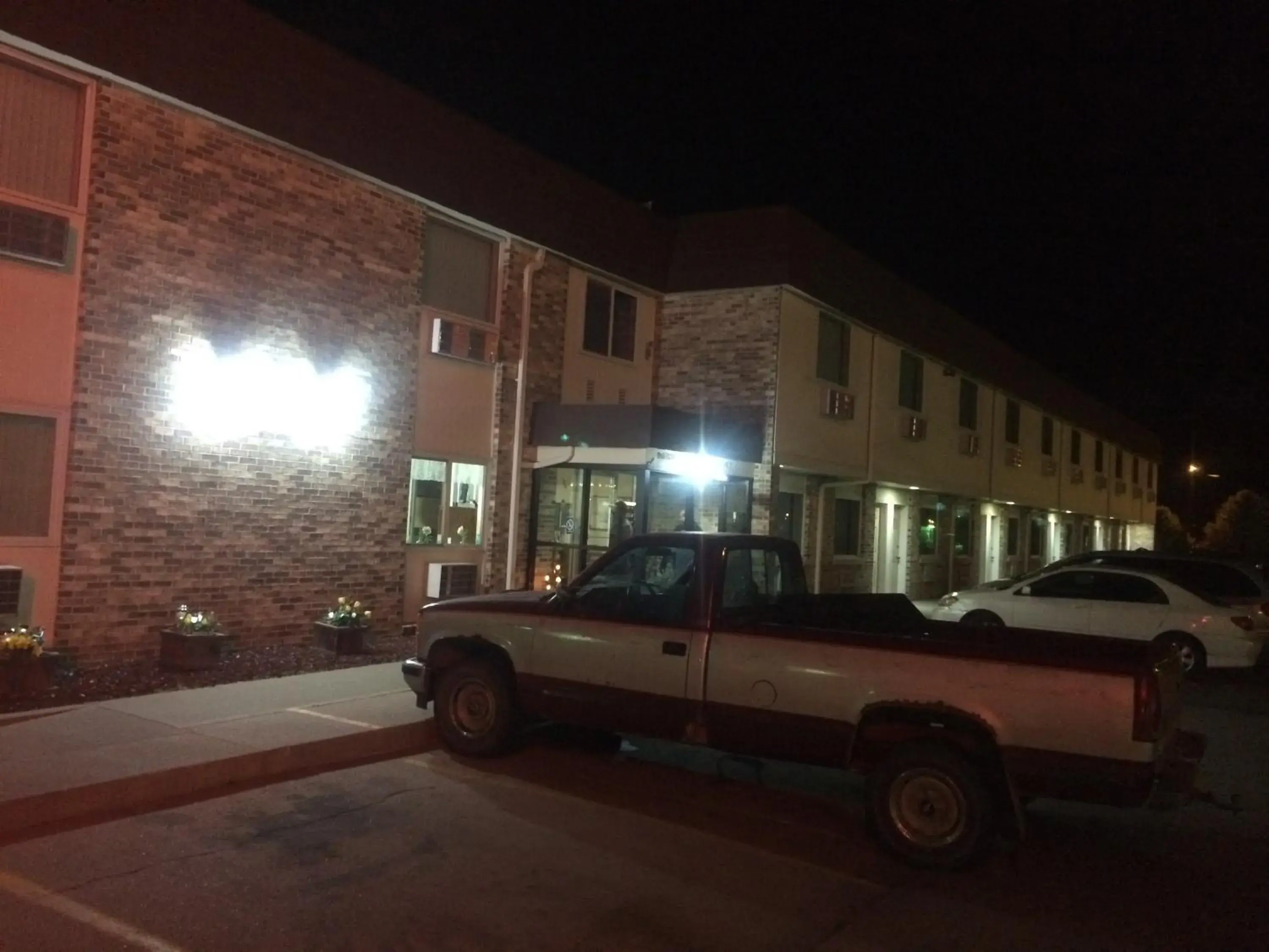 Facade/entrance in Island Inn Facade/entrance in Island Inn