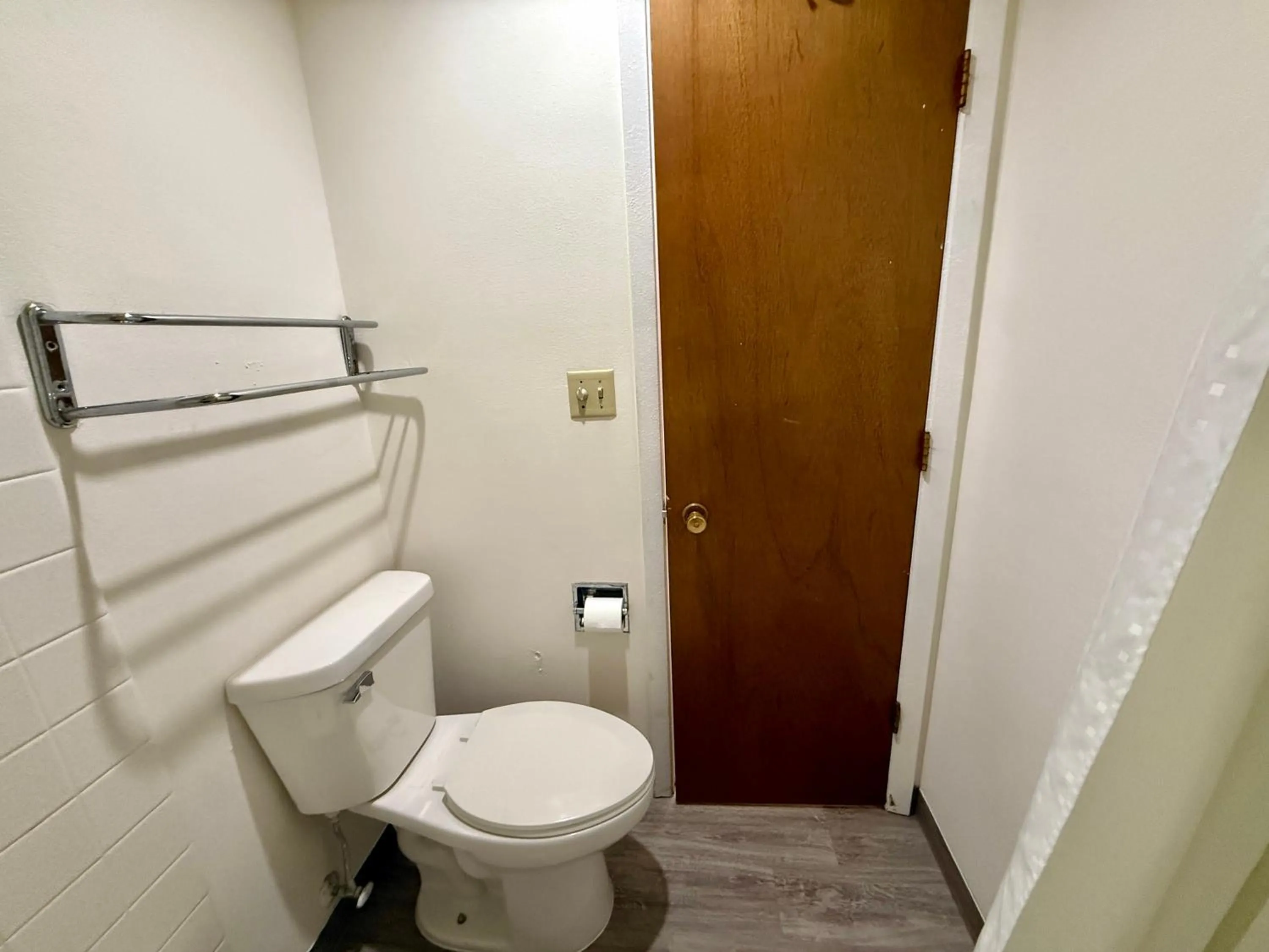 Toilet in Island Inn