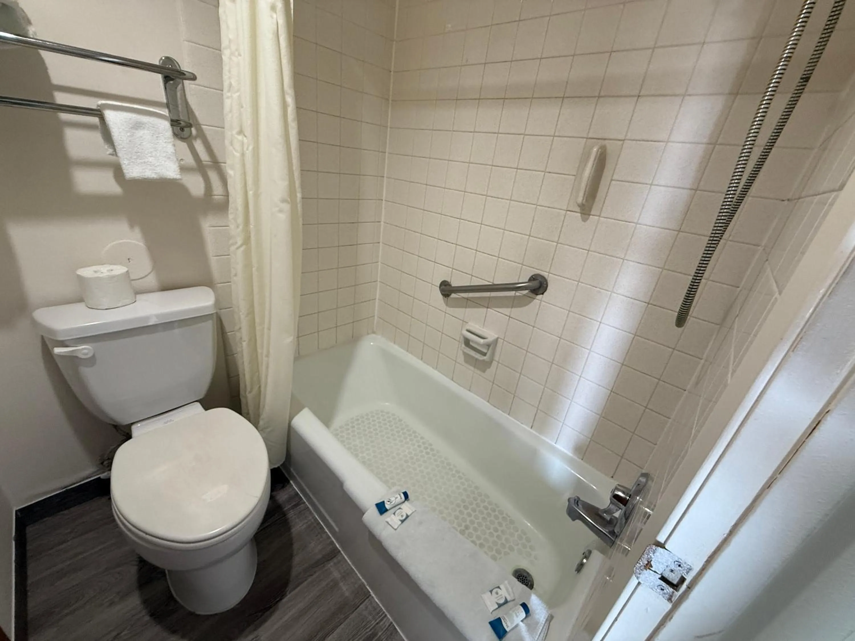 Bathroom in Island Inn