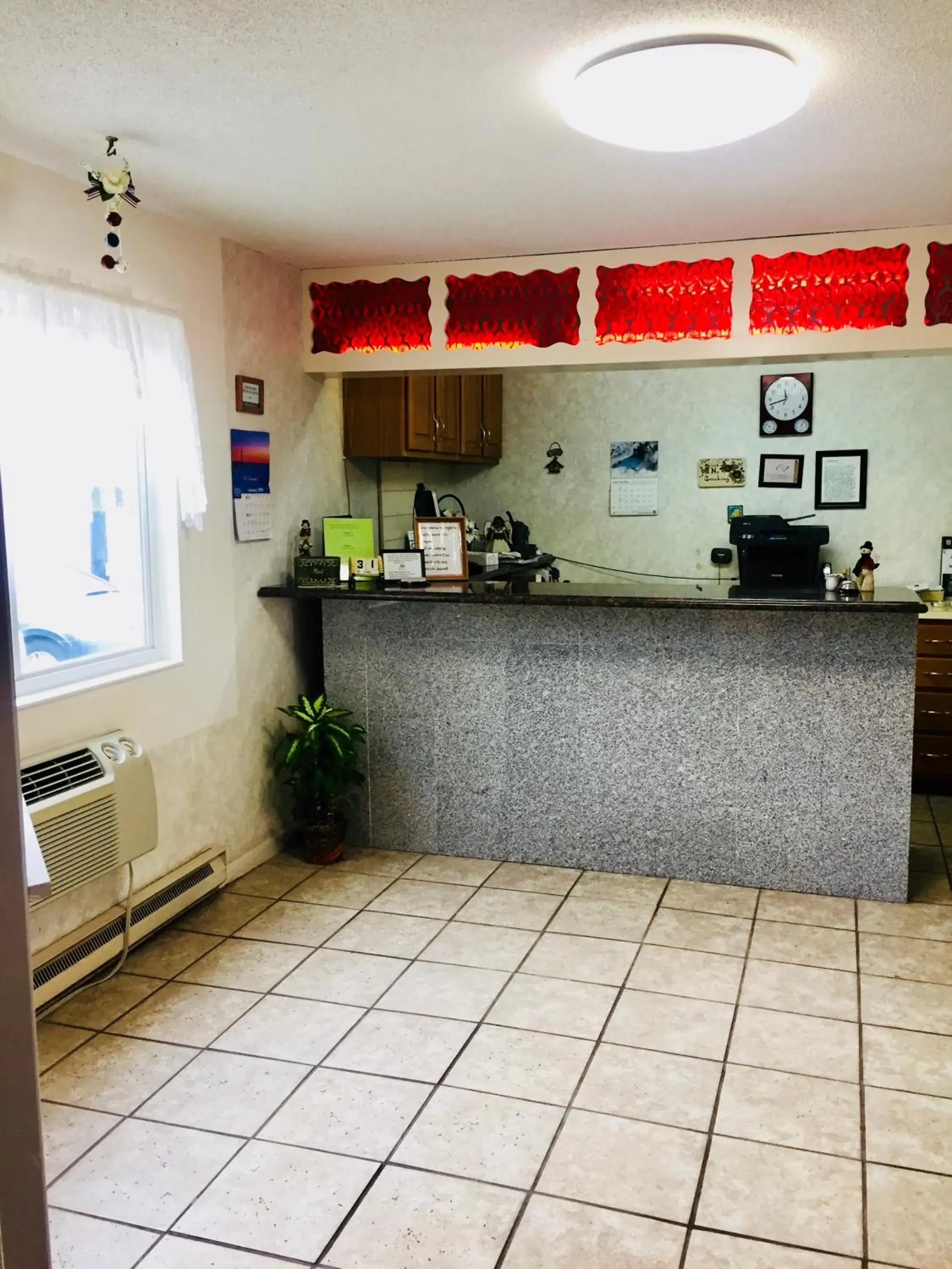 Property building in Island Inn Property building in Island Inn