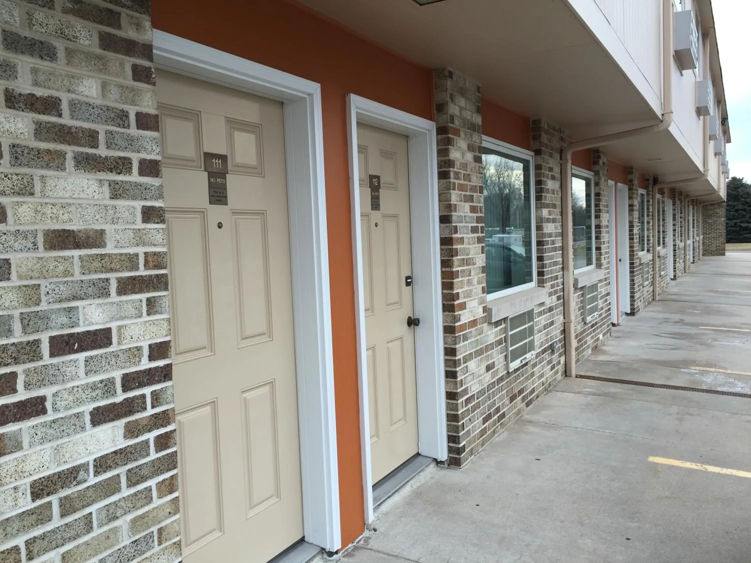 Facade/entrance in Island Inn Facade/entrance in Island Inn