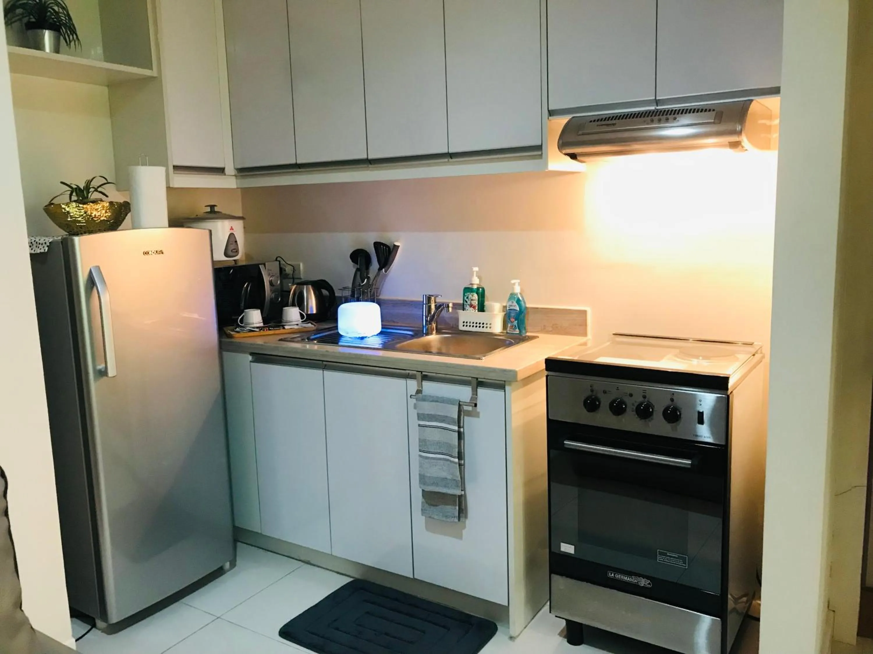 Kitchen or kitchenette in One Bedroom with Netflix at Legaspi Village Makati