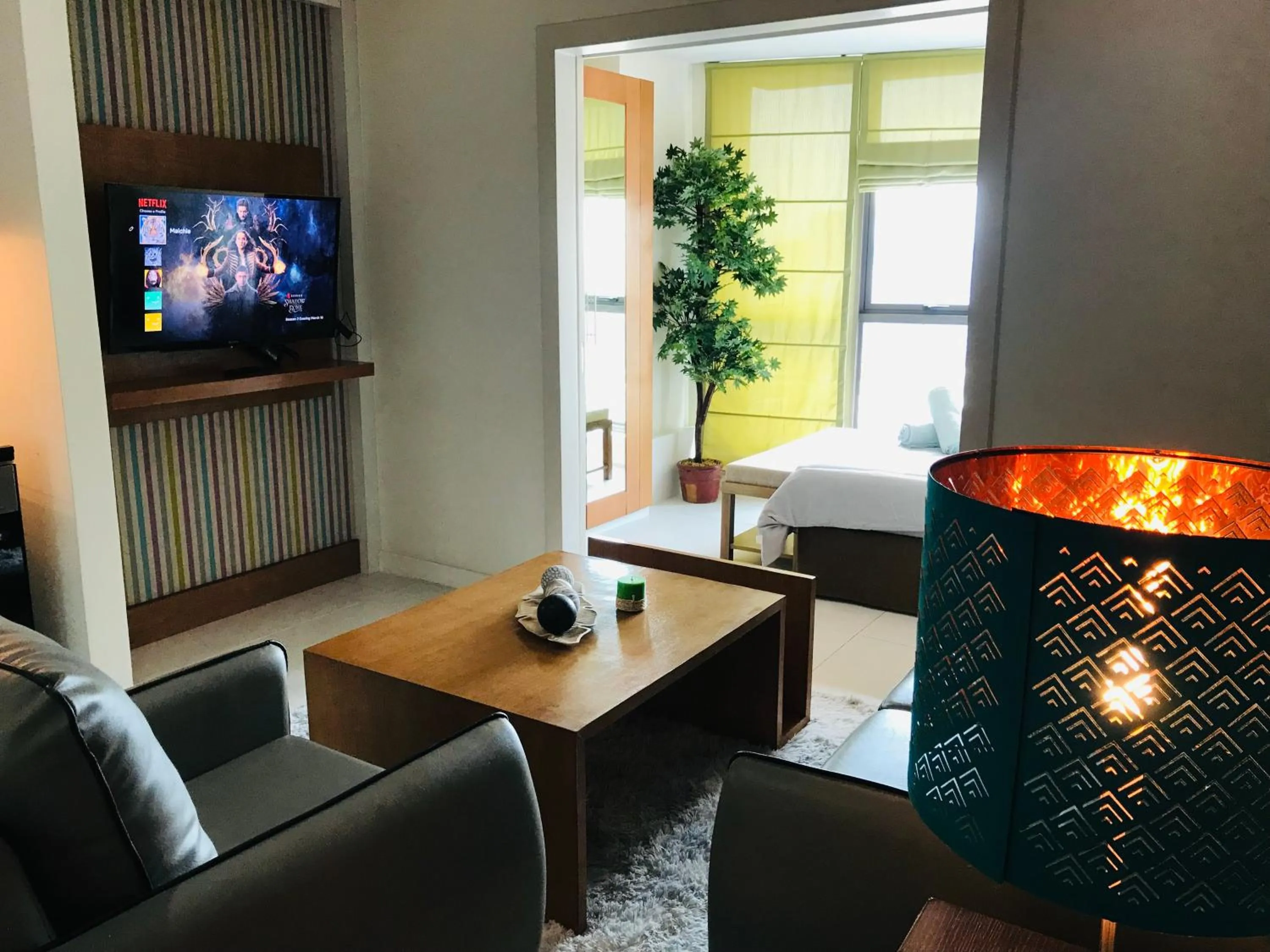 Communal lounge/ TV room in One Bedroom with Netflix at Legaspi Village Makati