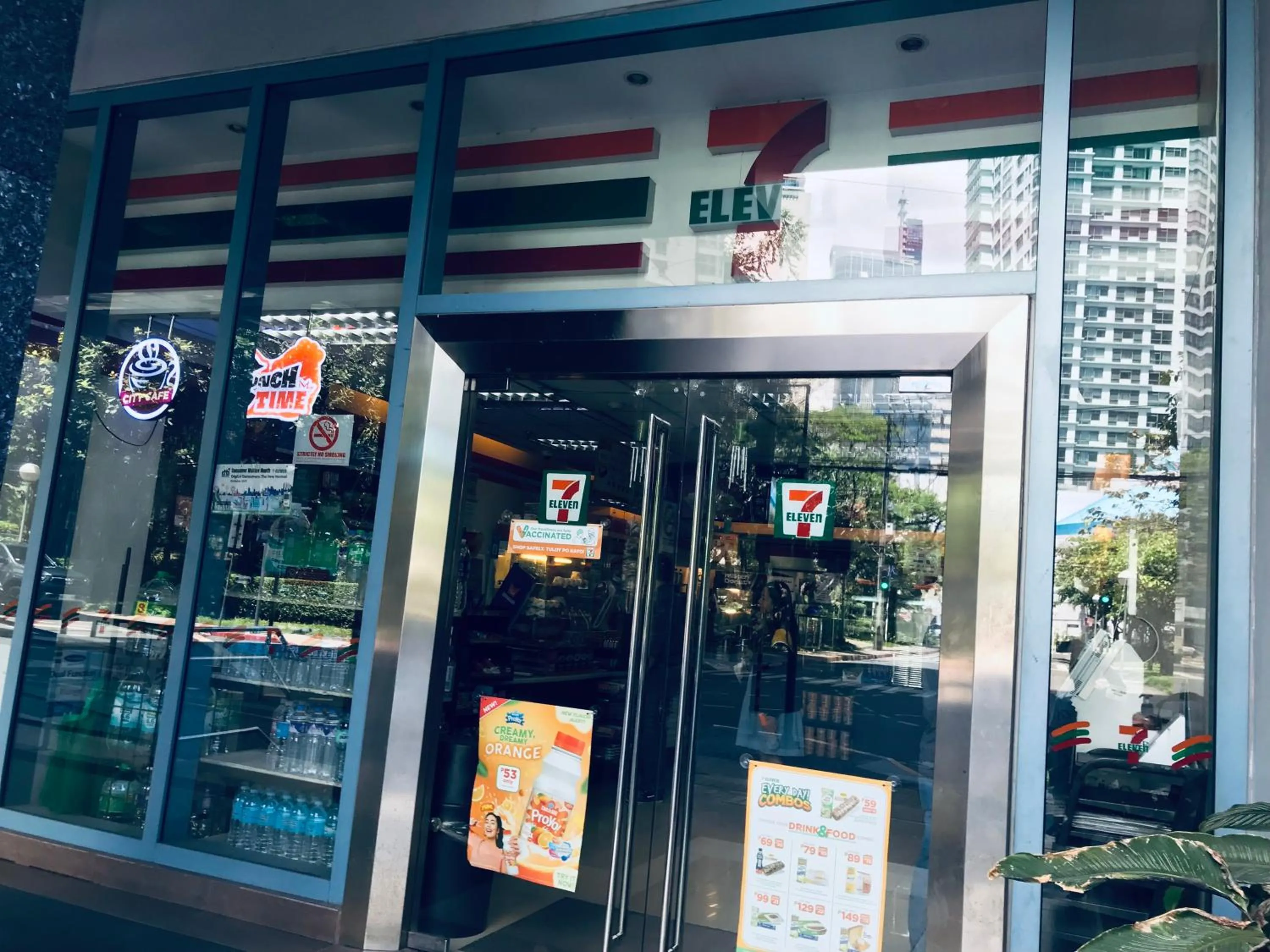 Supermarket/grocery shop in One Bedroom with Netflix at Legaspi Village Makati