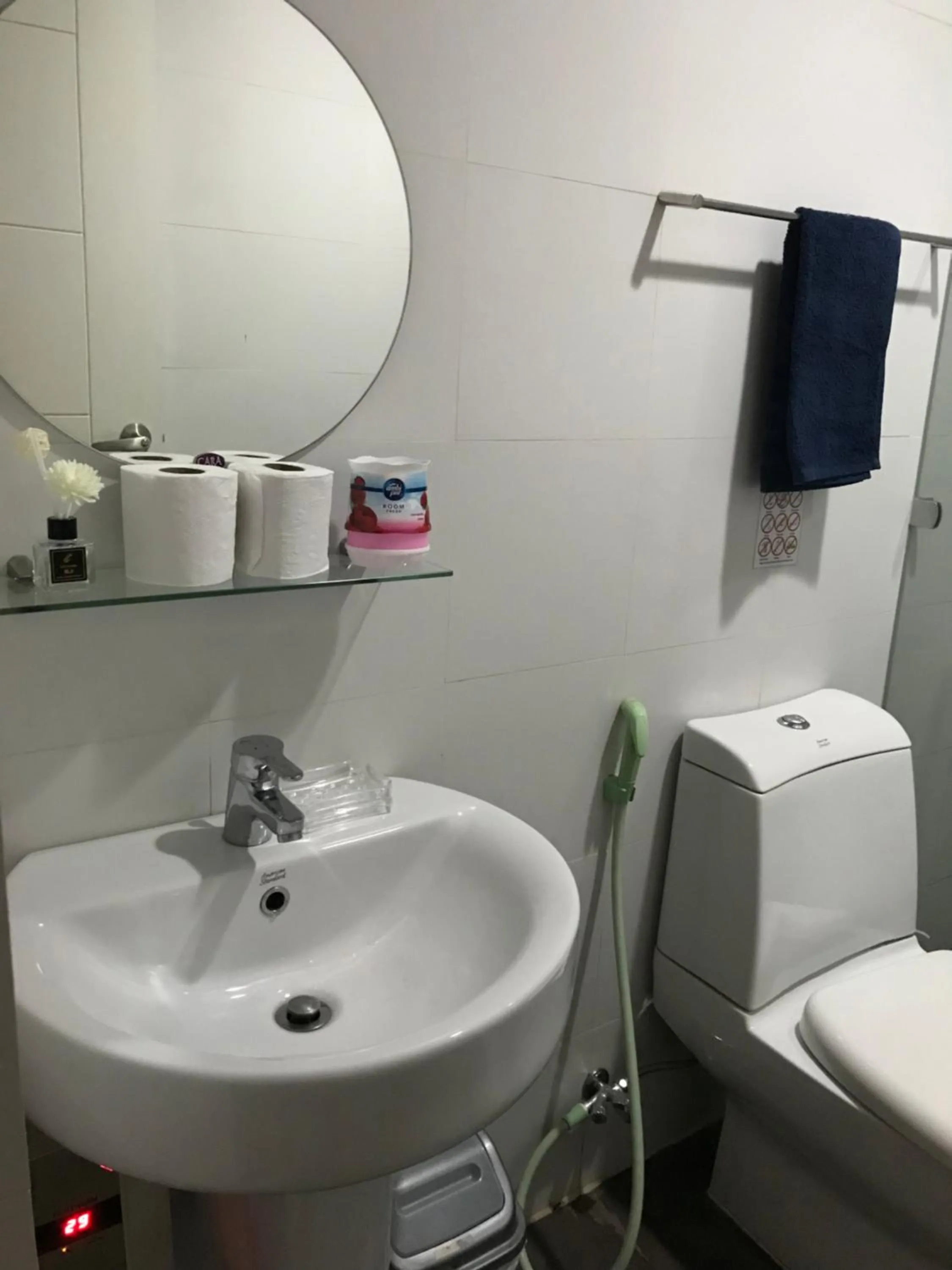 Bathroom in One Bedroom with Netflix at Legaspi Village Makati