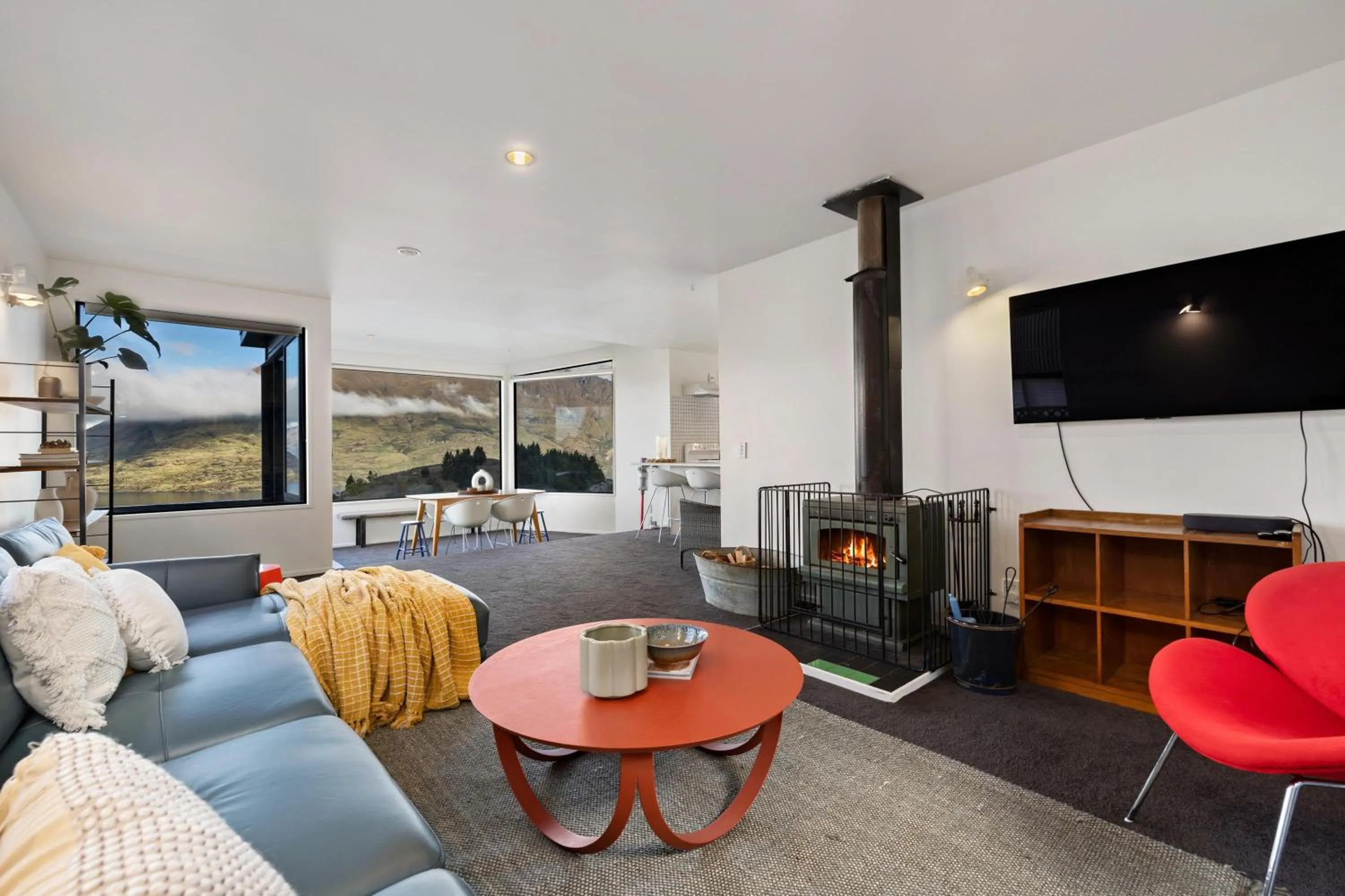 Communal lounge/ TV room in Remarkable Alpine Holiday Home