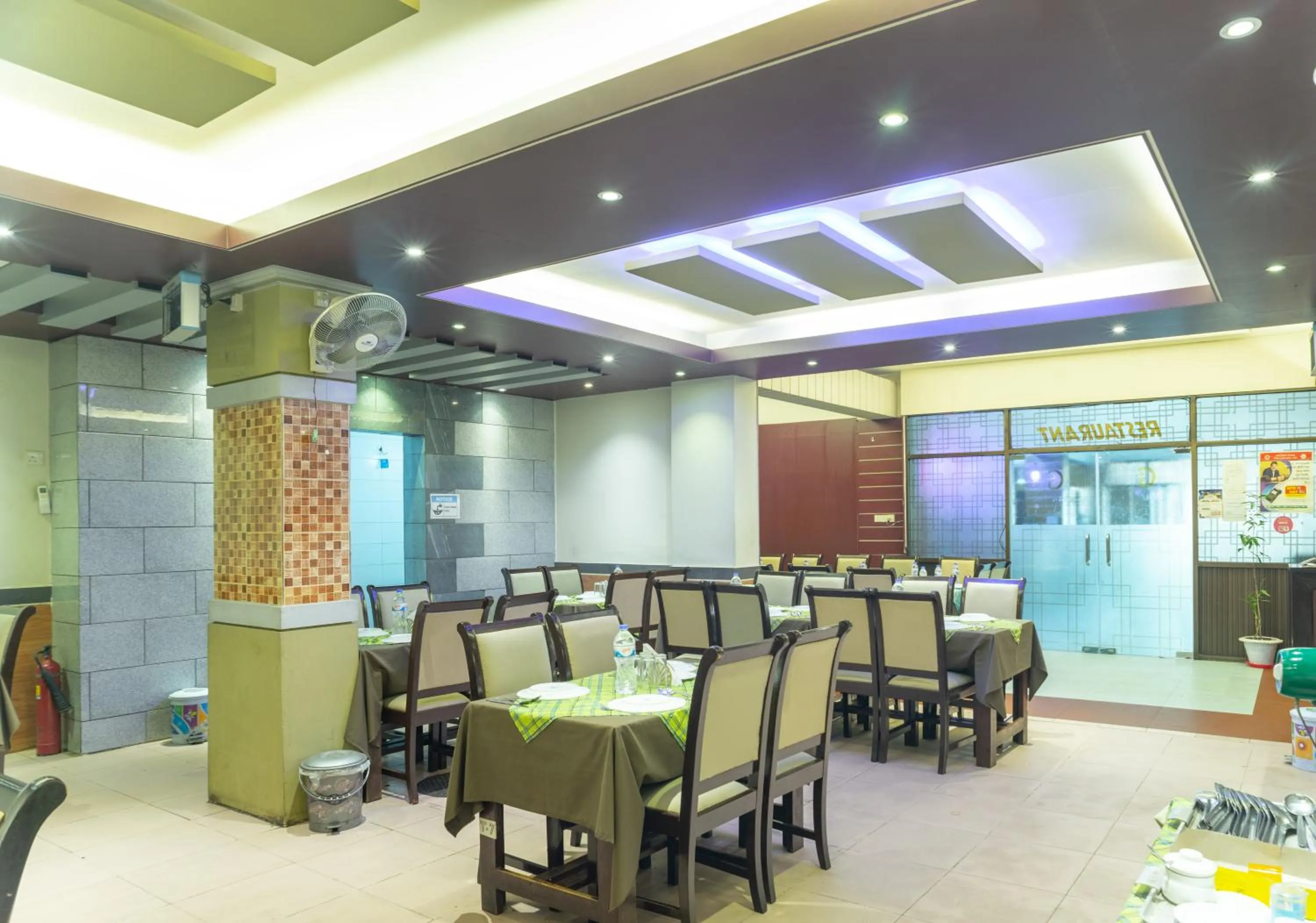 Restaurant/places to eat in Hotel Golden Inn Chattagram Ltd