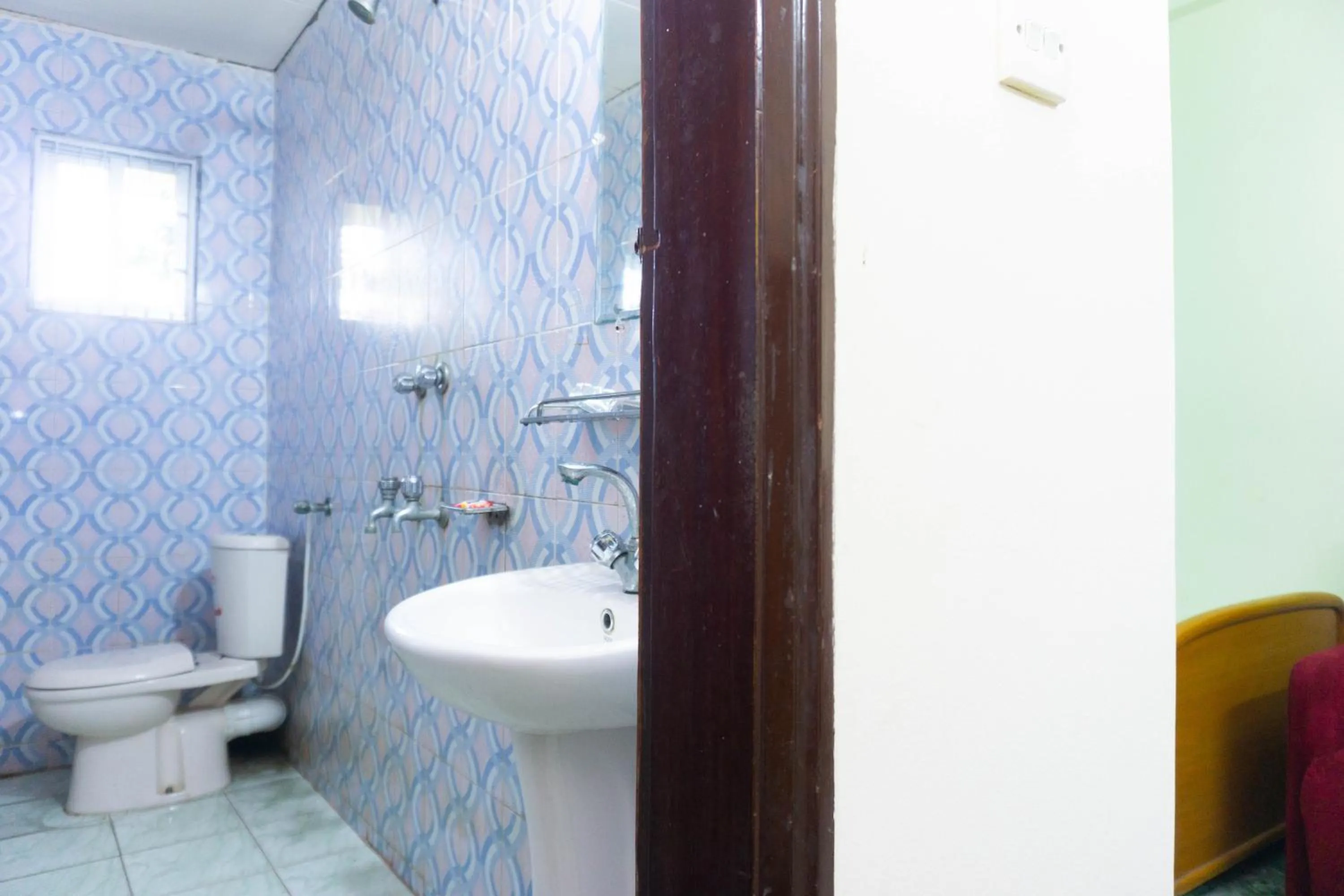 Shower in Hotel Golden Inn Chattagram Ltd