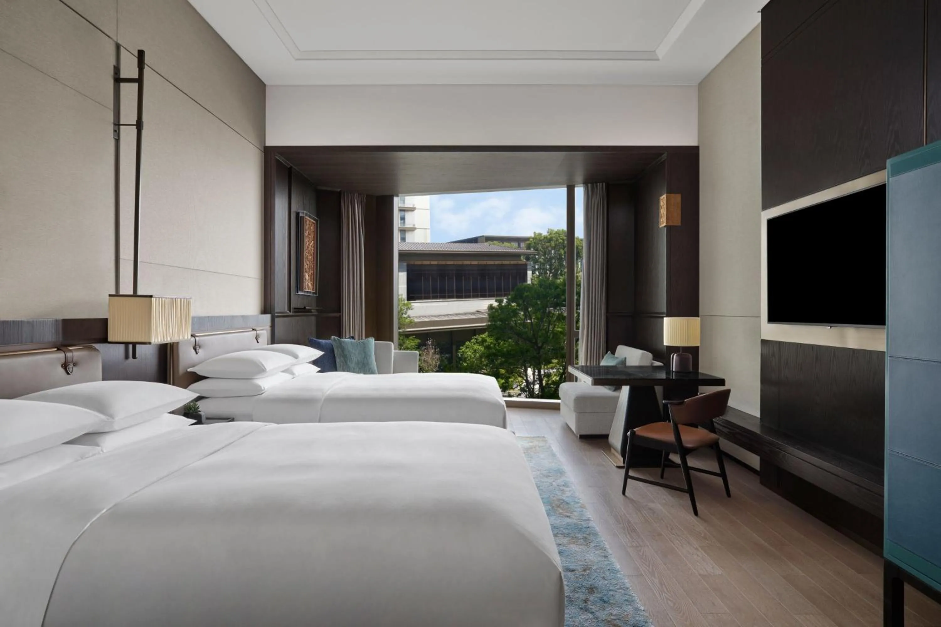 Photo of the whole room, Bed in Guangzhou Marriott Hotel Baiyun