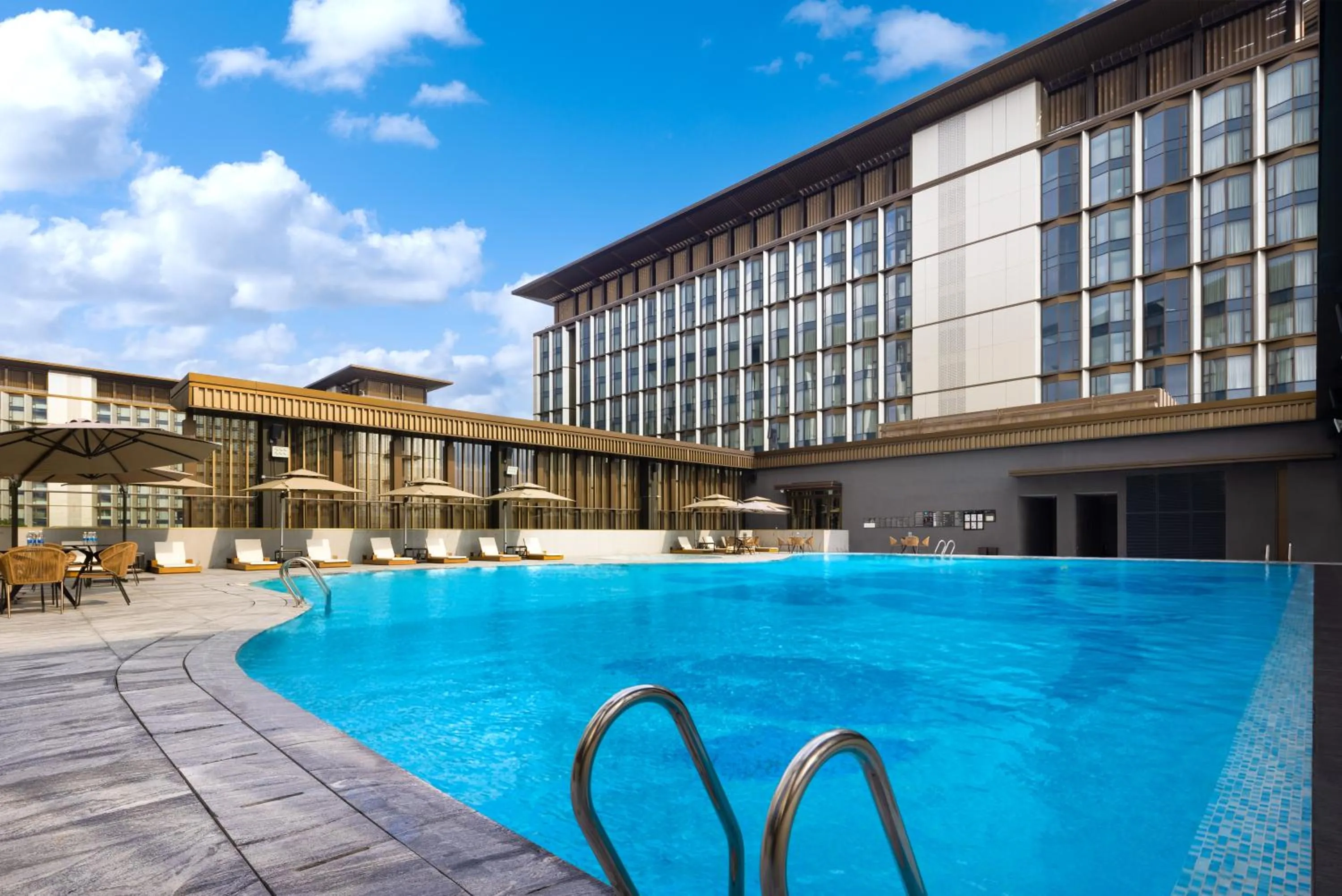 Swimming pool in Four Points by Sheraton Guangzhou, Baiyun