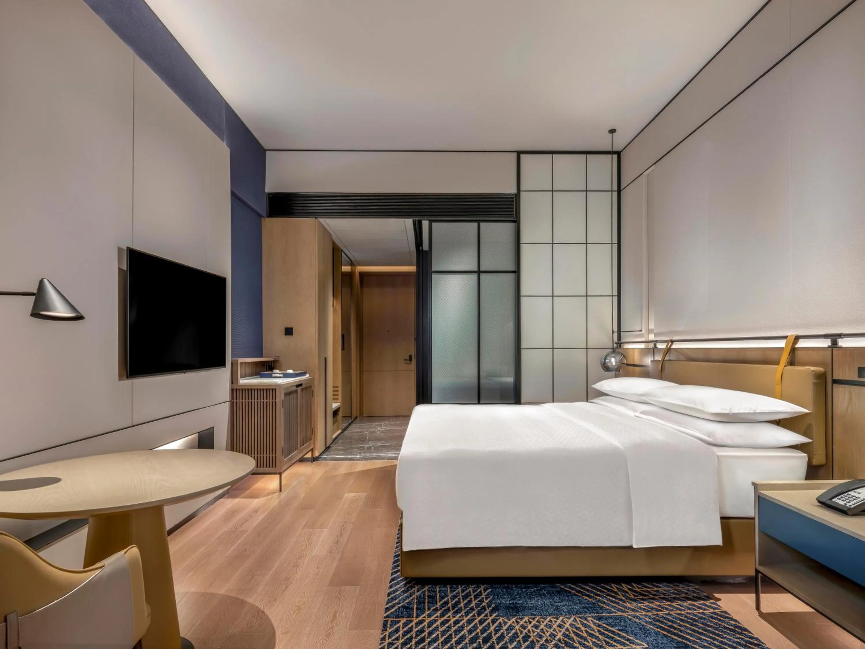 Photo of the whole room, Bed in Four Points by Sheraton Guangzhou, Baiyun