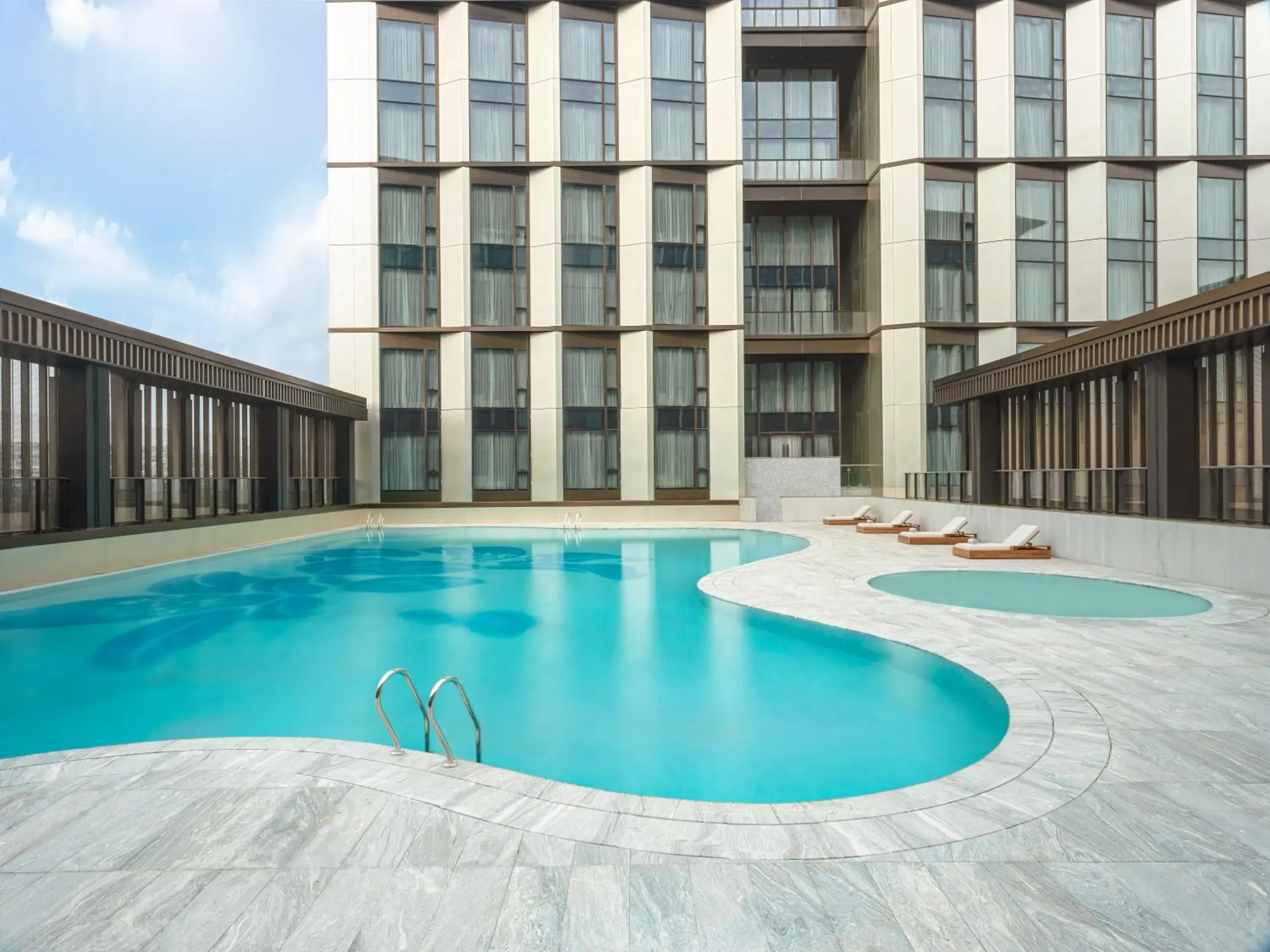 Swimming pool in Four Points by Sheraton Guangzhou, Baiyun Swimming pool in Four Points by Sheraton Guangzhou, Baiyun