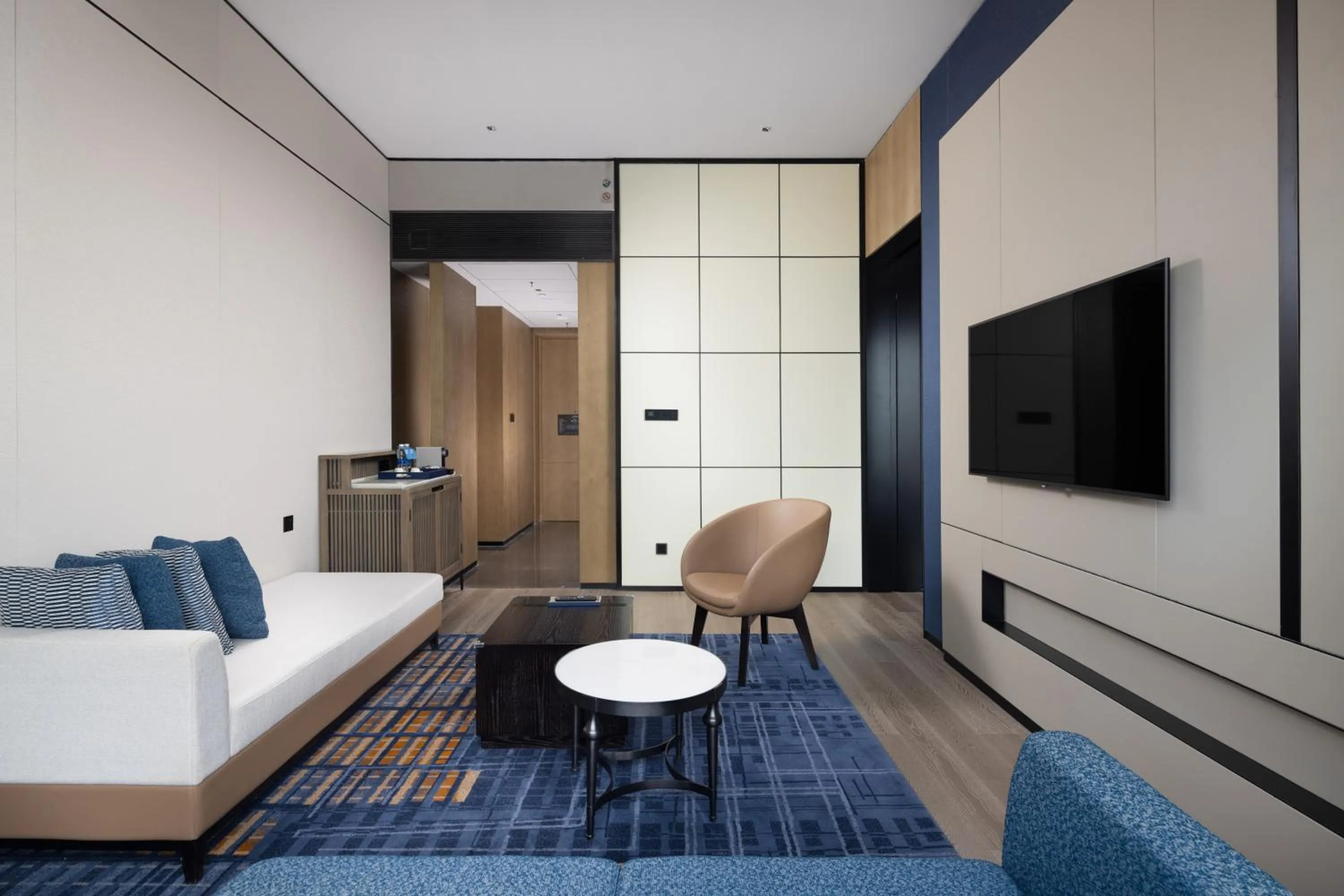 Living room, Bed in Four Points by Sheraton Guangzhou, Baiyun