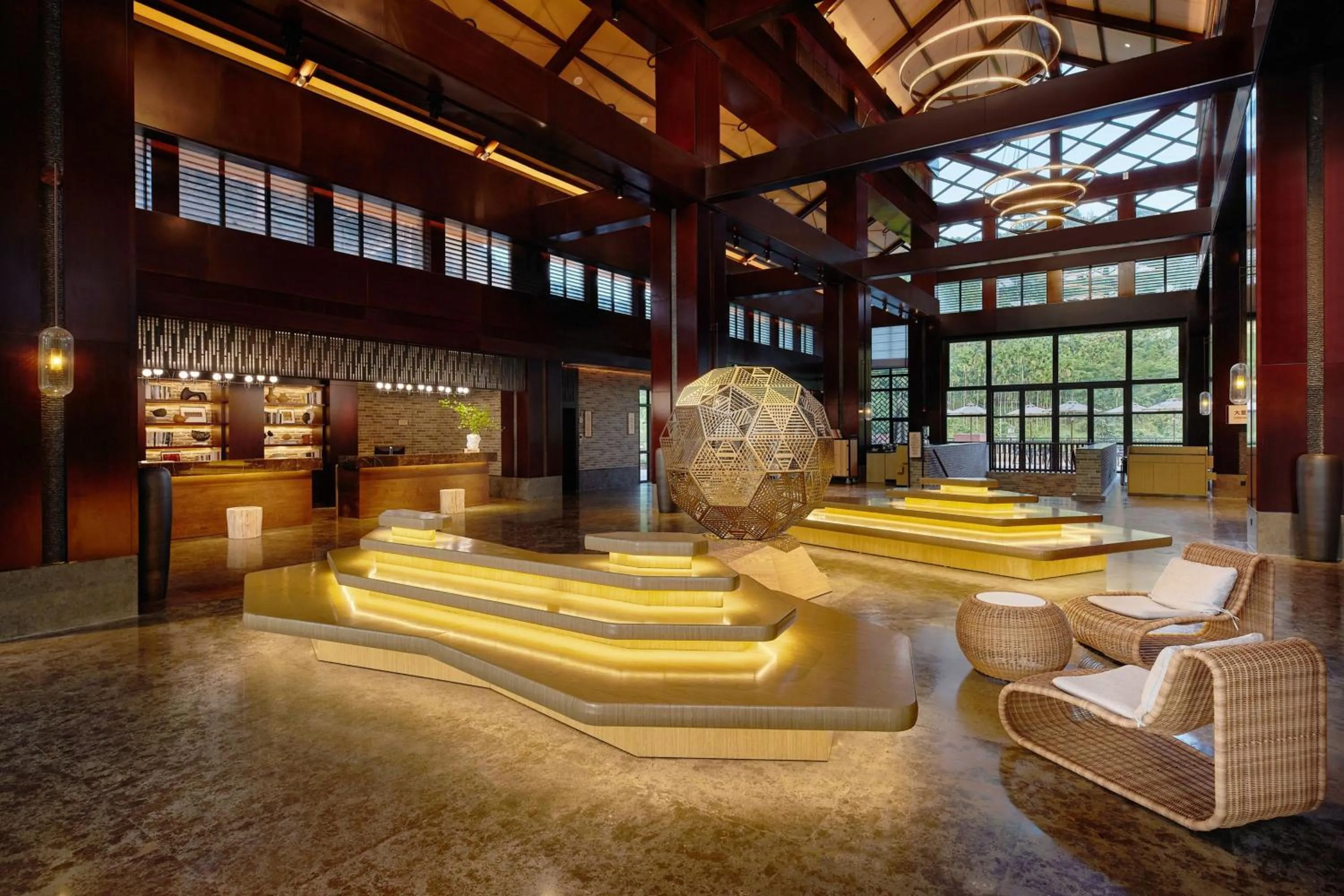 Lobby or reception in Four Points by Sheraton Hainan, Qiongzhong