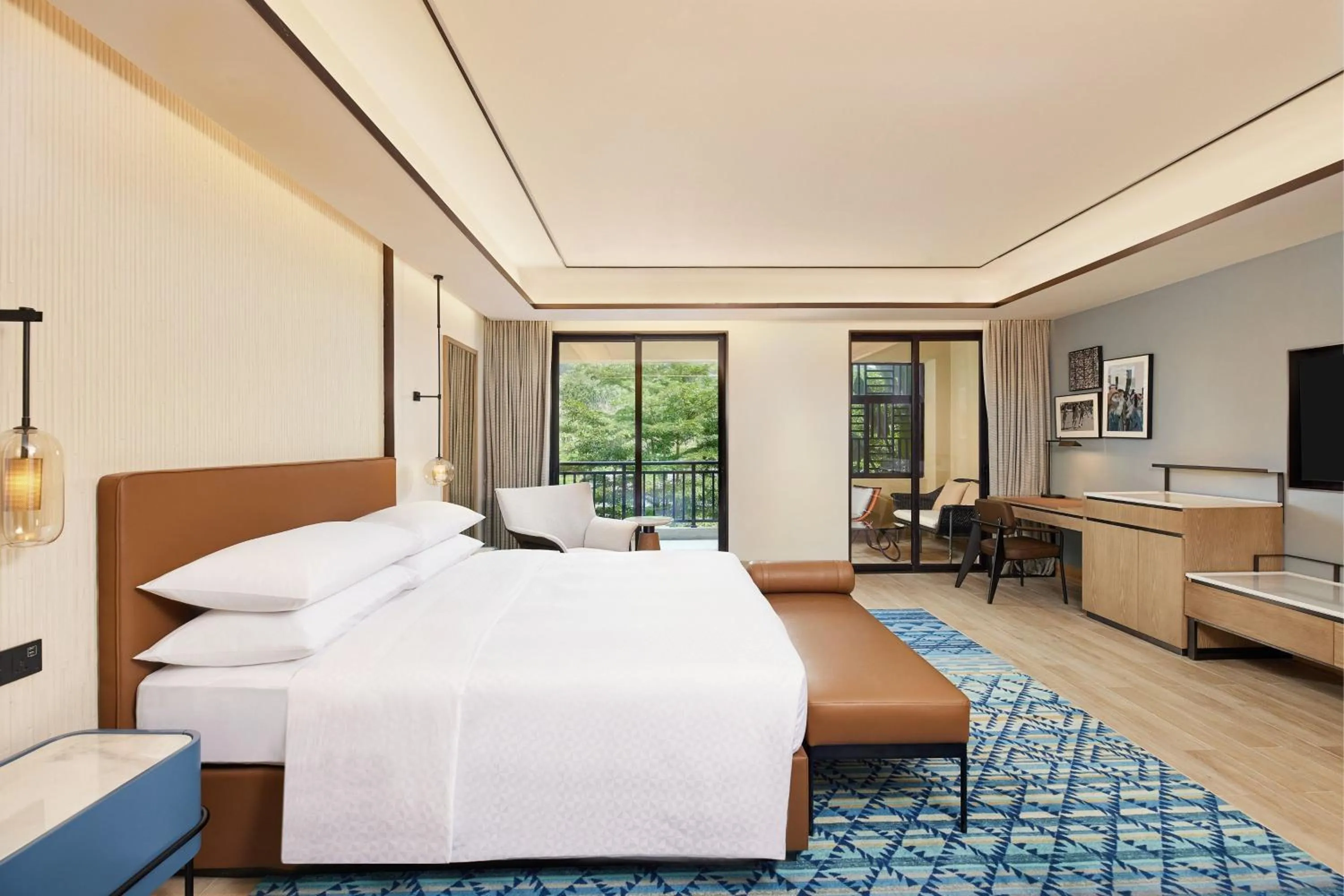 Photo of the whole room, Bed in Four Points by Sheraton Hainan, Qiongzhong