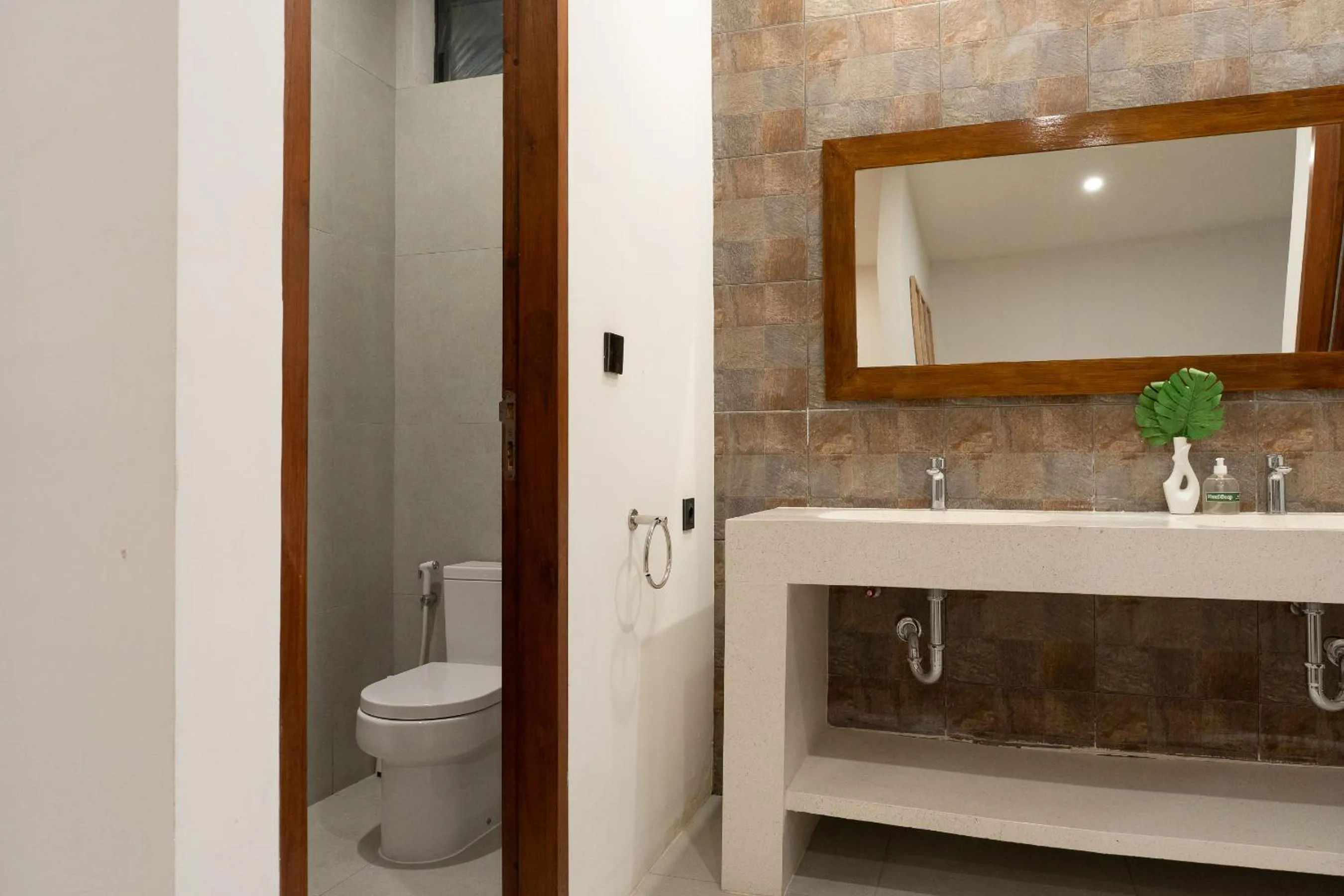 Toilet in Kammara villa