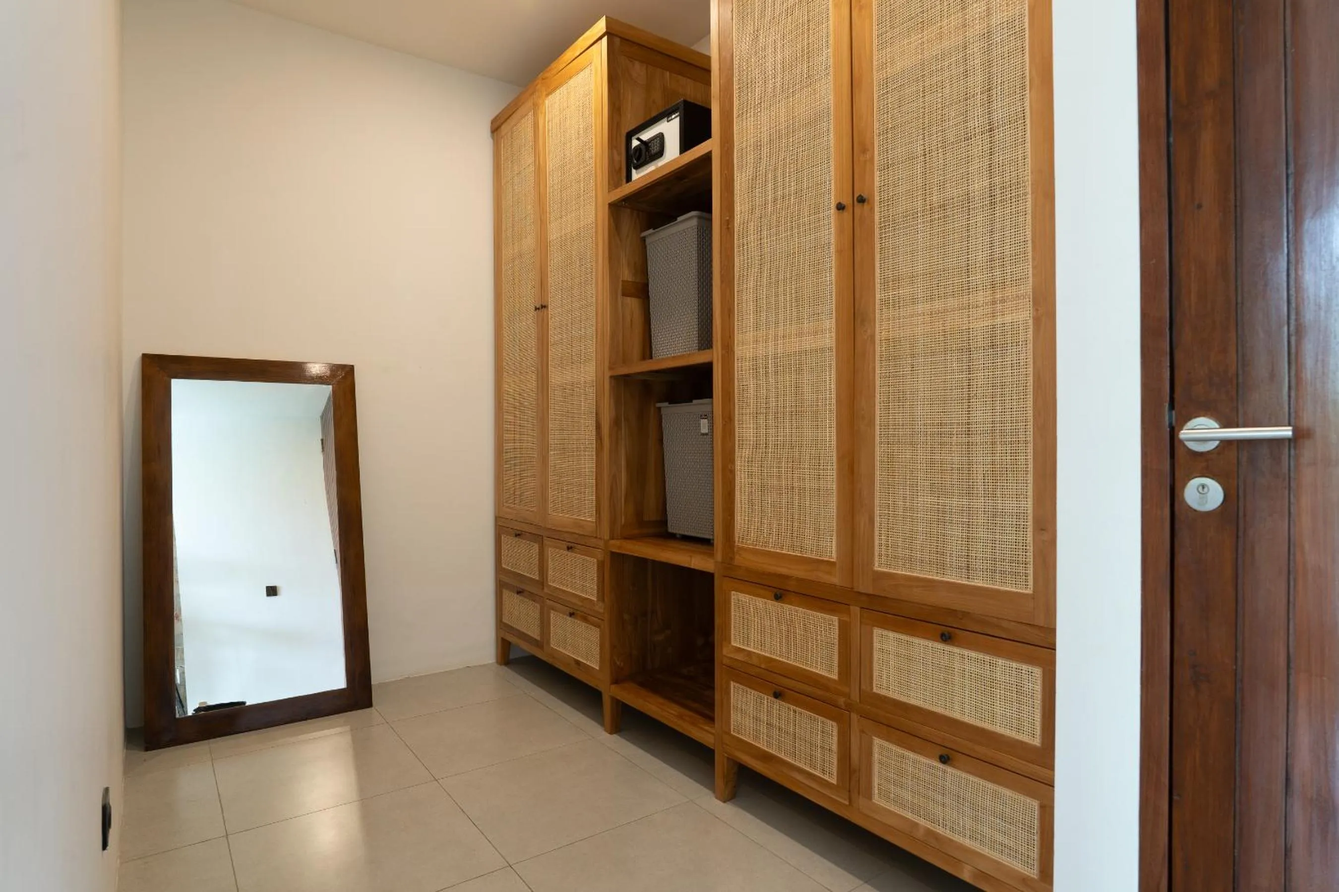 wardrobe in Kammara villa