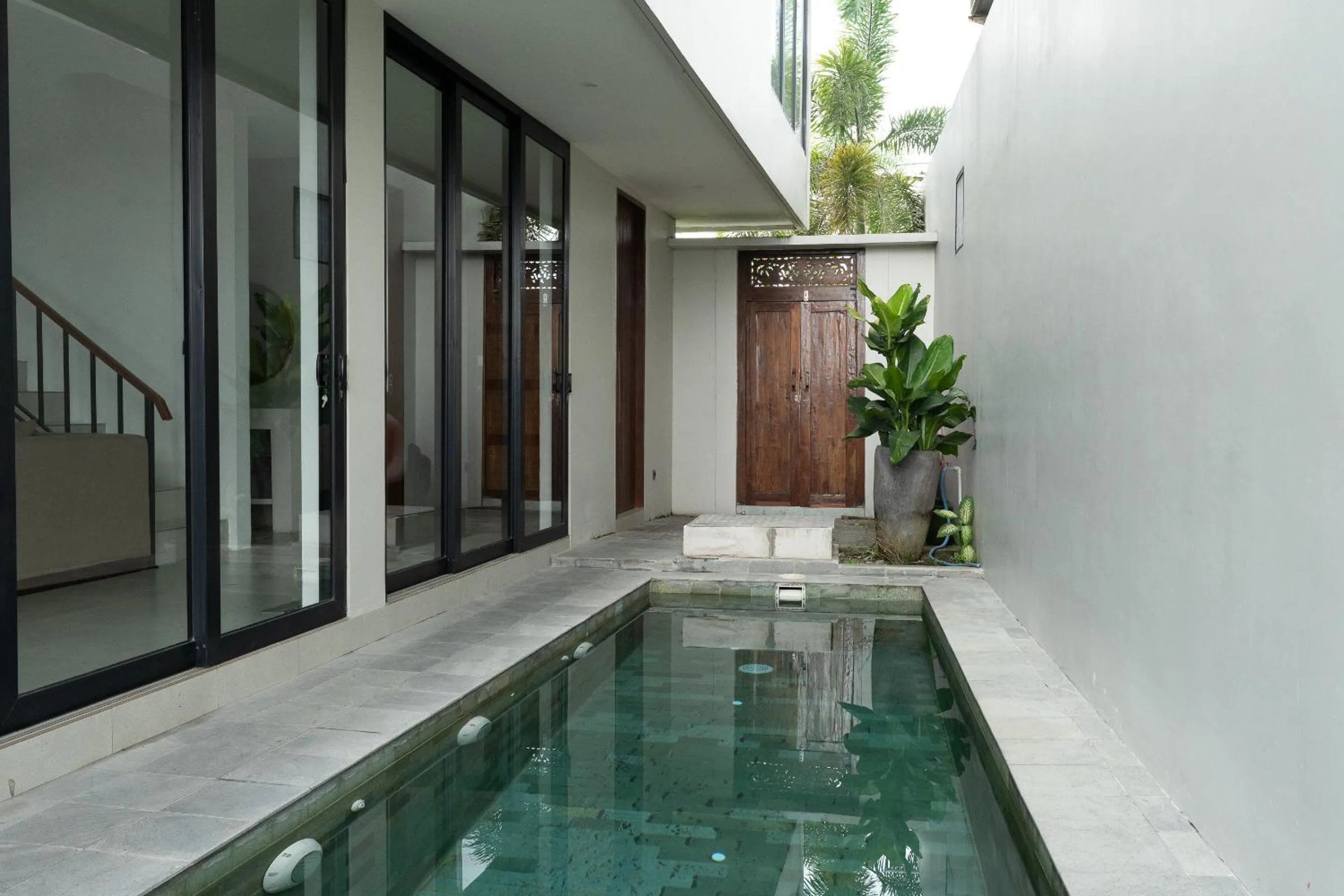 Swimming pool in Kammara villa