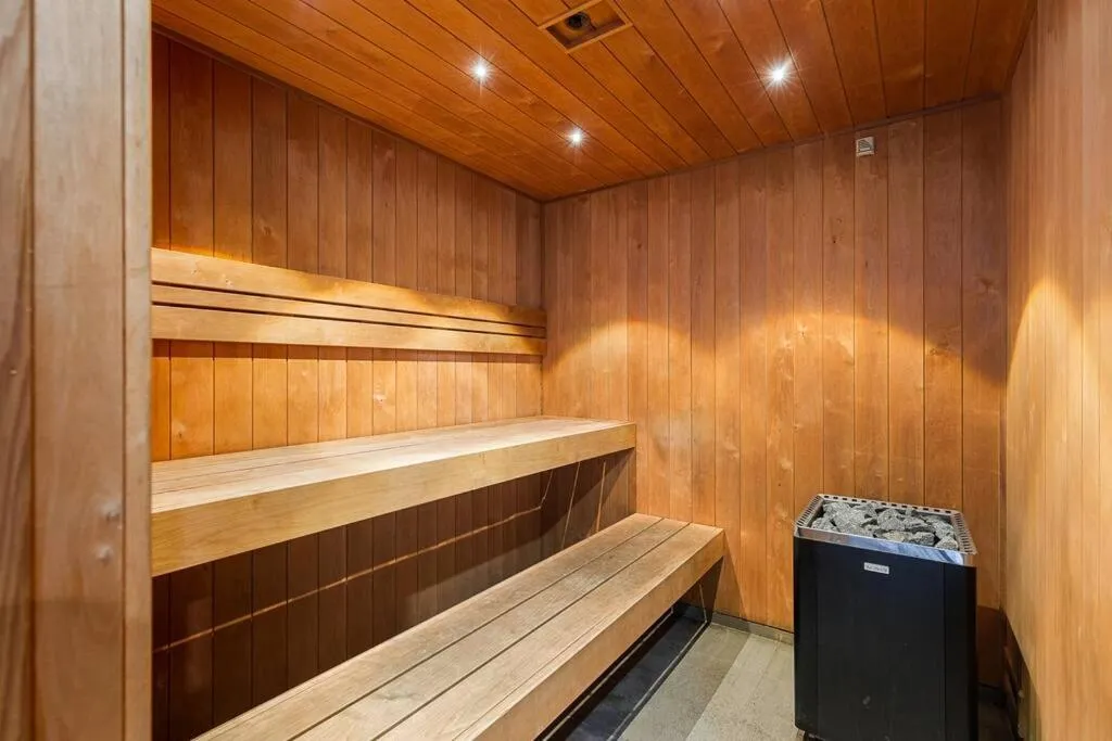 2-Bedroom Apartment in Paris End of Melbourne CBD