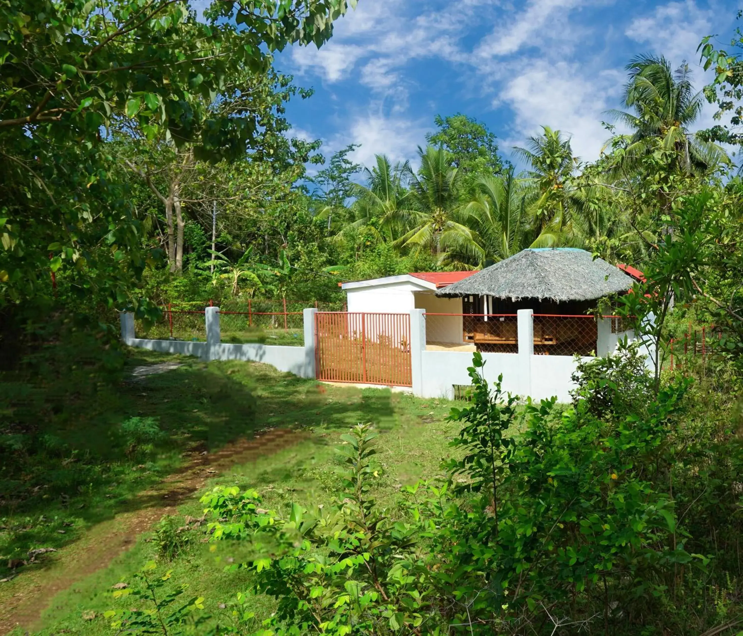 Facade/entrance in Rose Apartments Facade/entrance in Rose Apartments