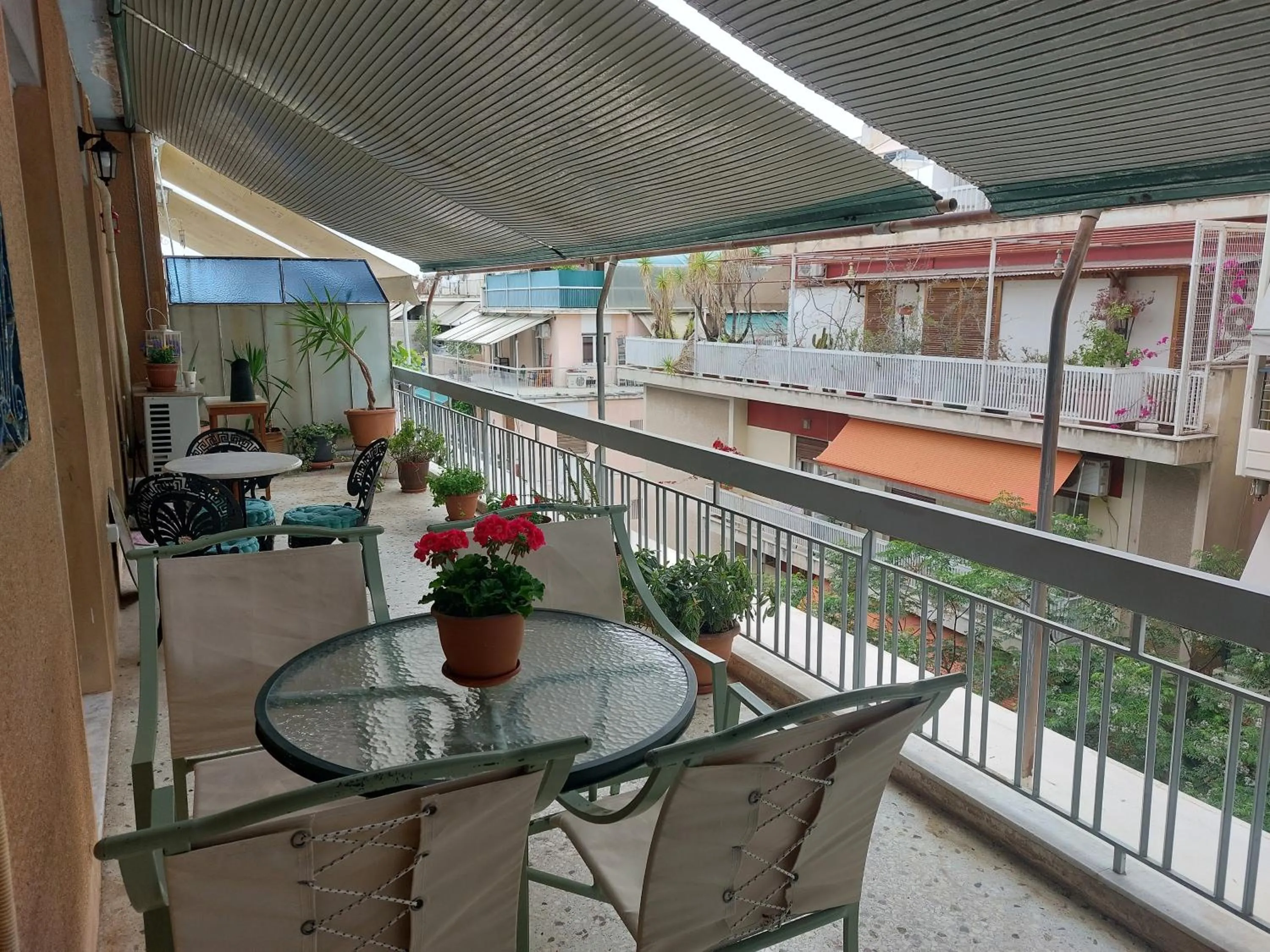 Three-Bedroom Apartment in Retro Stay Athens