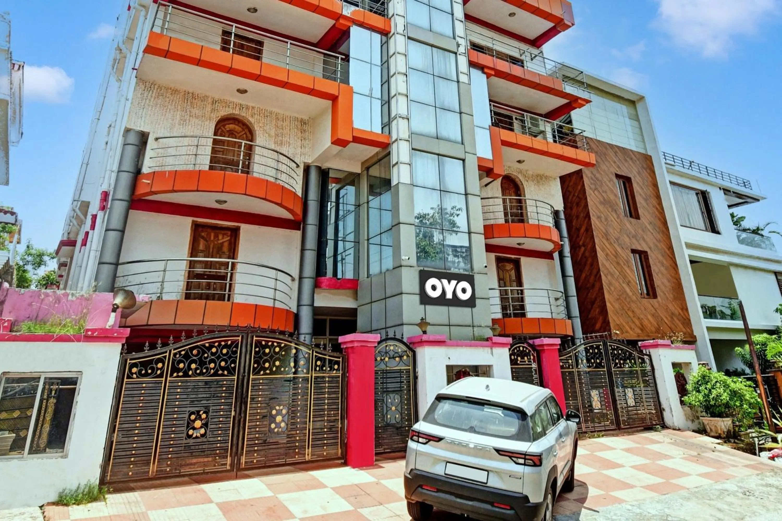 Facade/entrance in Hotel O Hi Days Inn