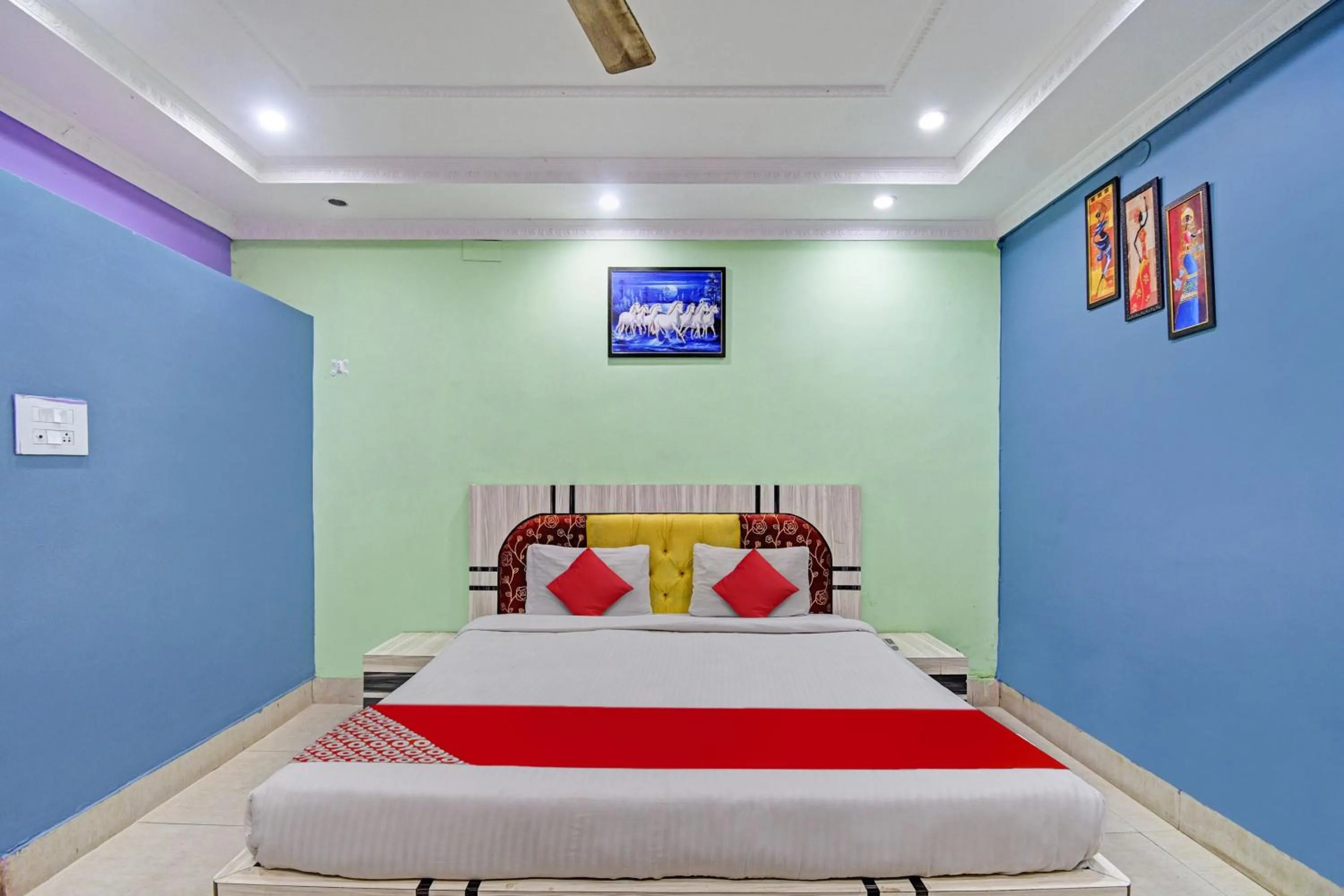 Facade/entrance in Hotel O Hi Days Inn