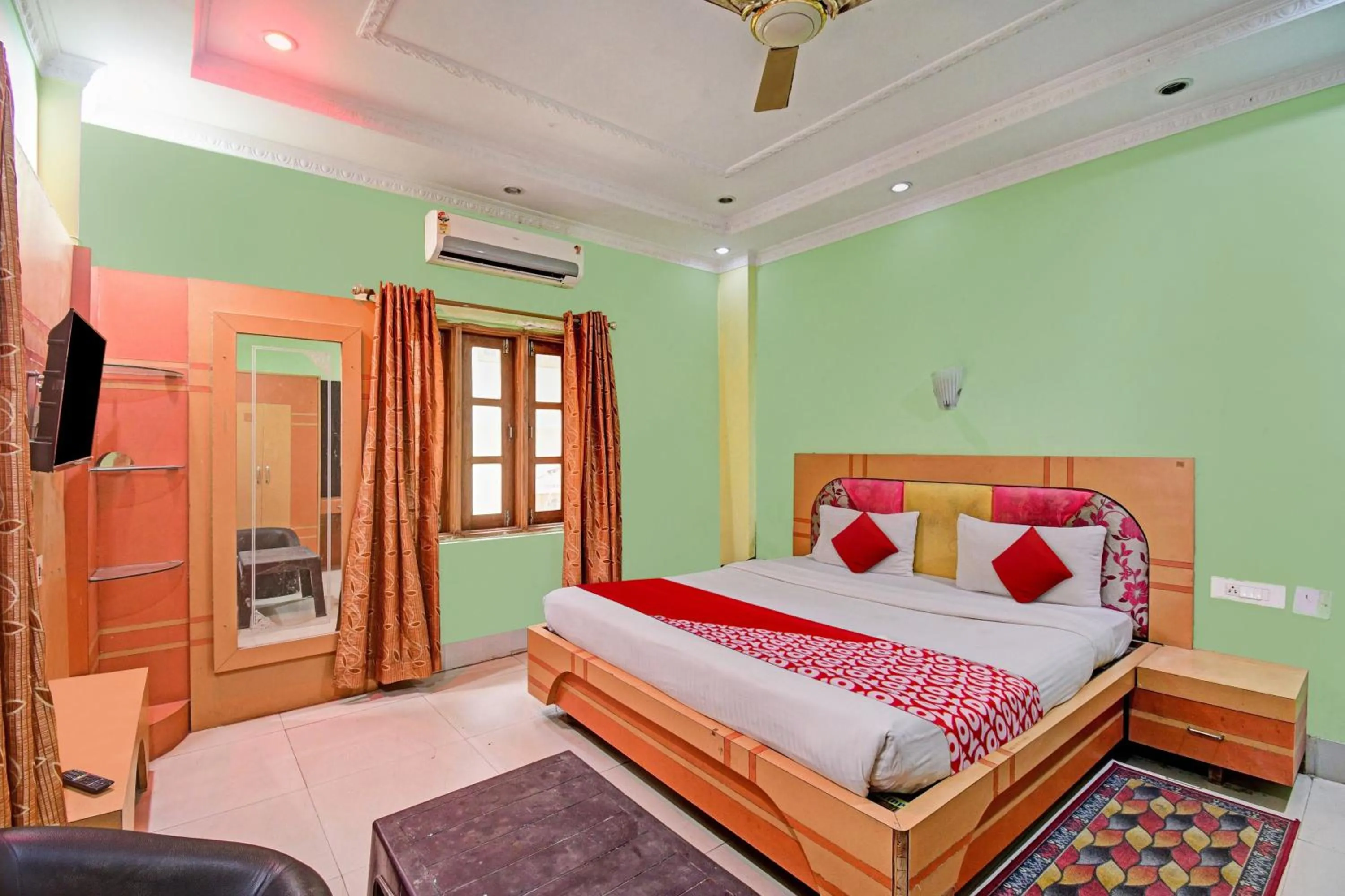 Facade/entrance in Hotel O Hi Days Inn