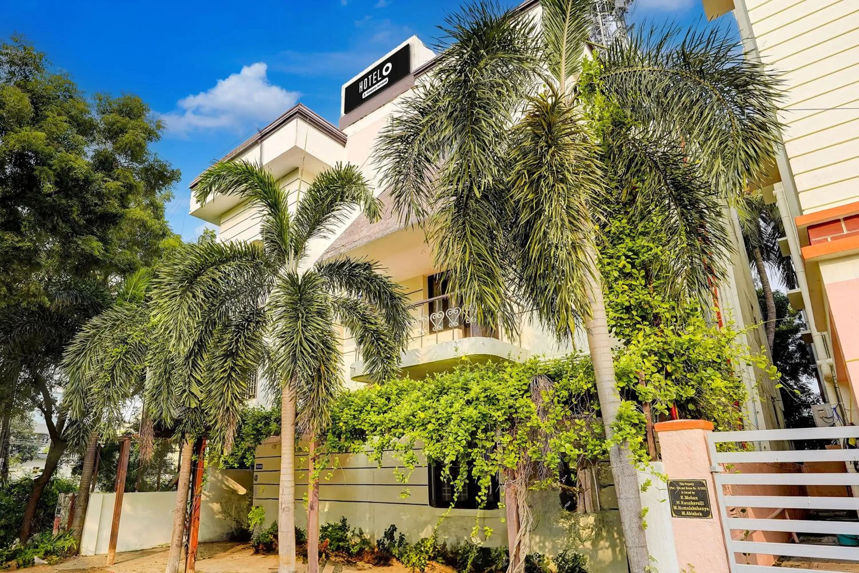 Facade/entrance in Super Hotel O Thalambur Chennai