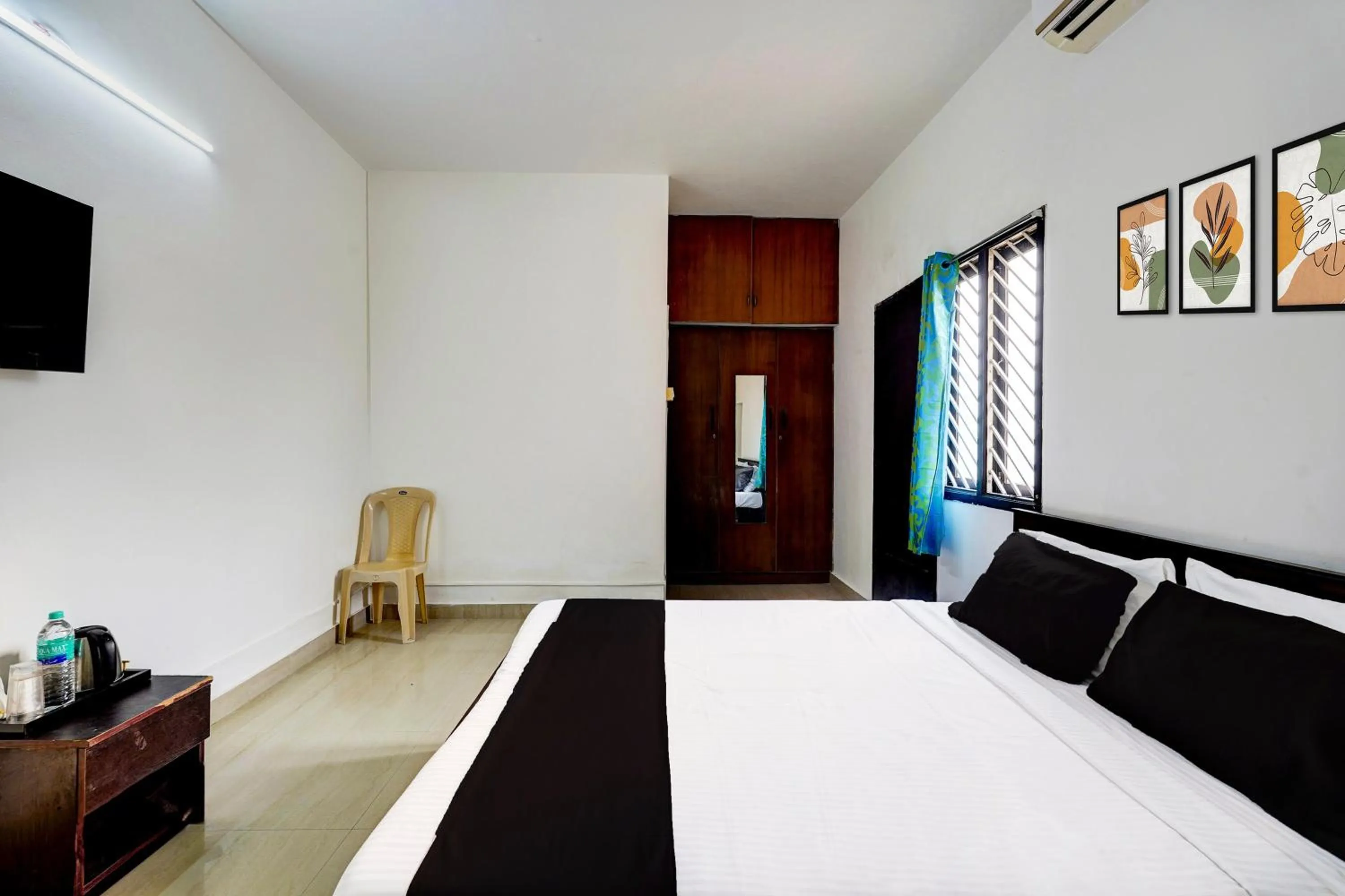 Bedroom, Bed in Super Hotel O Thalambur Chennai