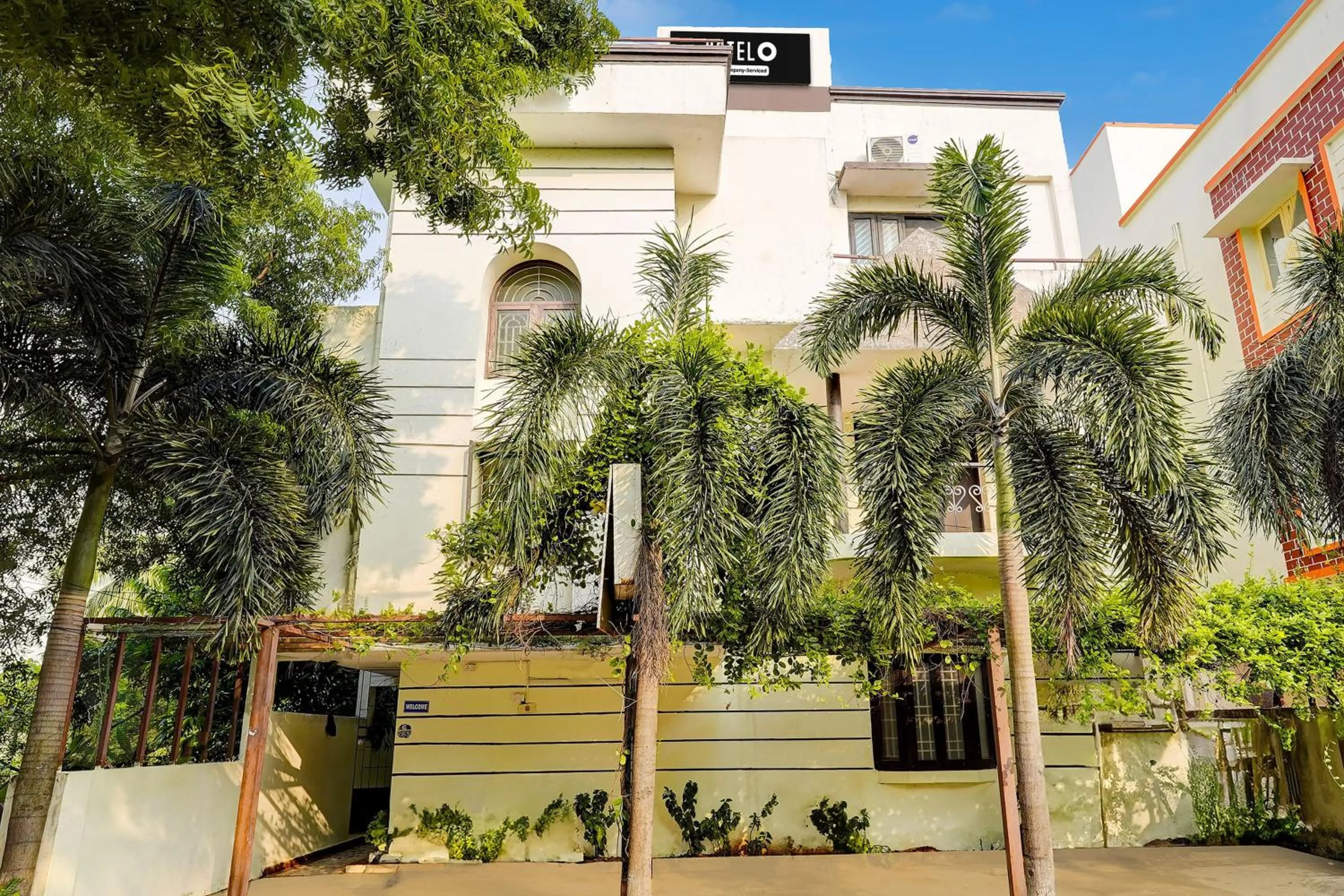 Facade/entrance in Super Hotel O Thalambur Chennai
