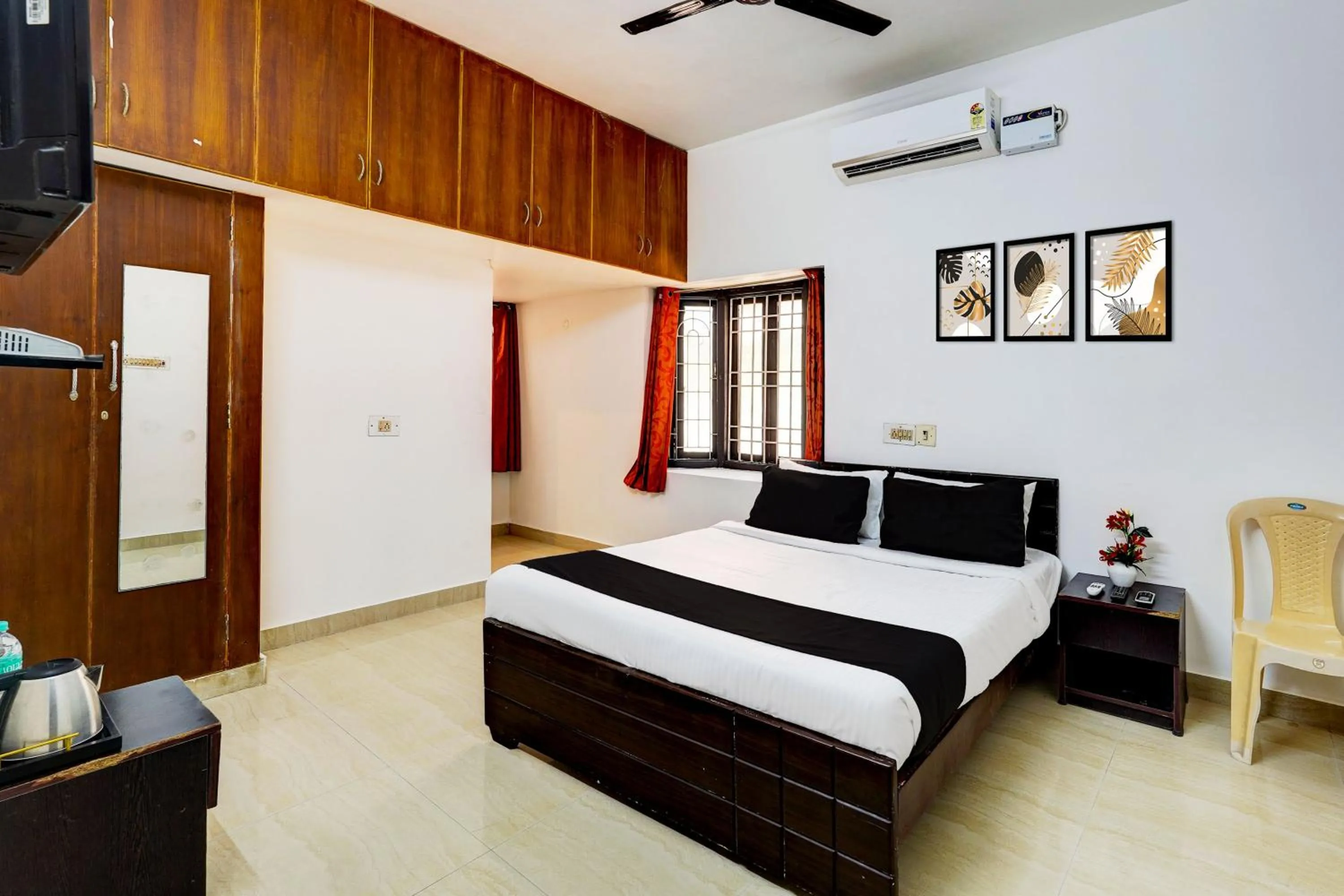 Bedroom, Bed in Super Hotel O Thalambur Chennai