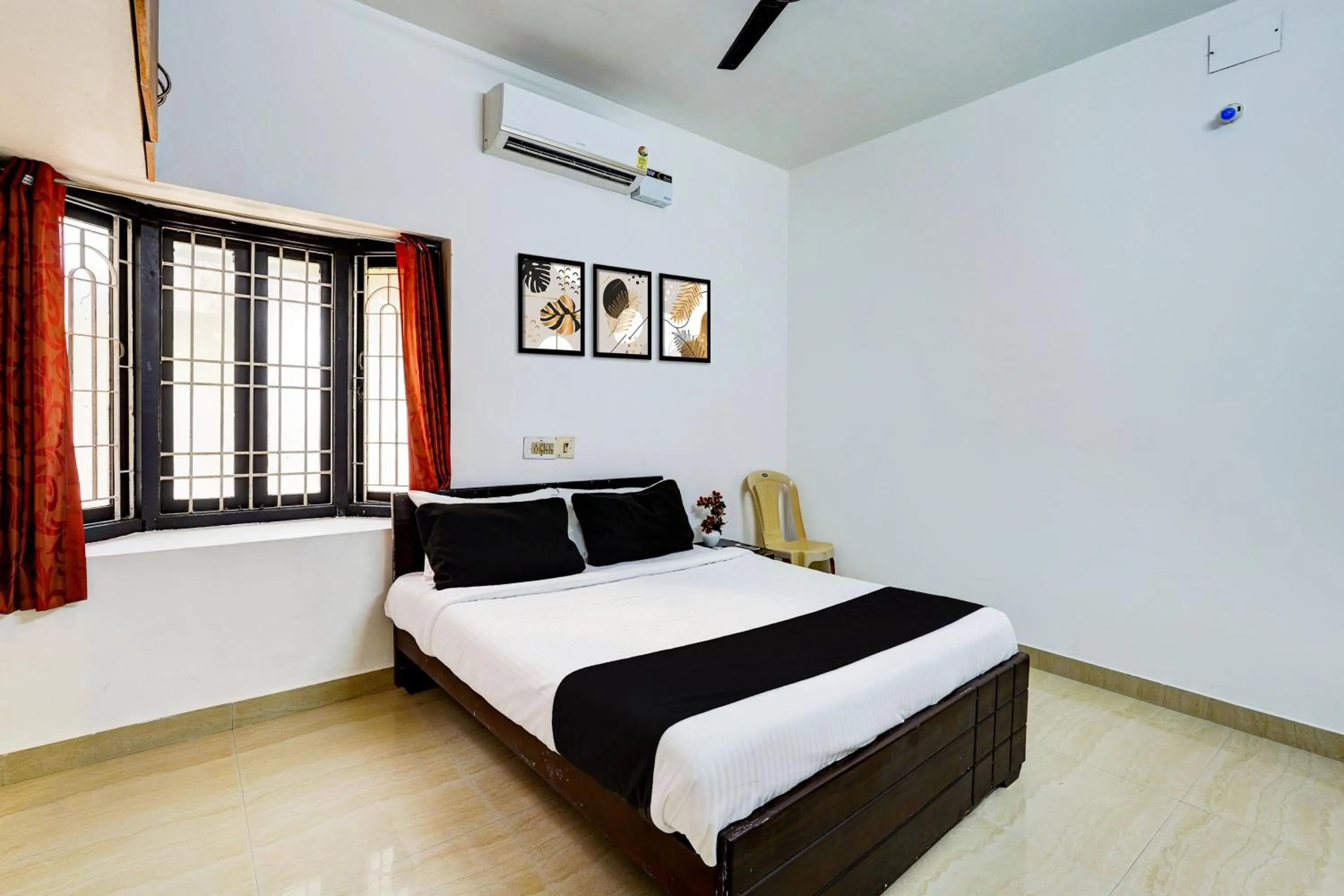 Bedroom, Bed in Super Hotel O Thalambur Chennai