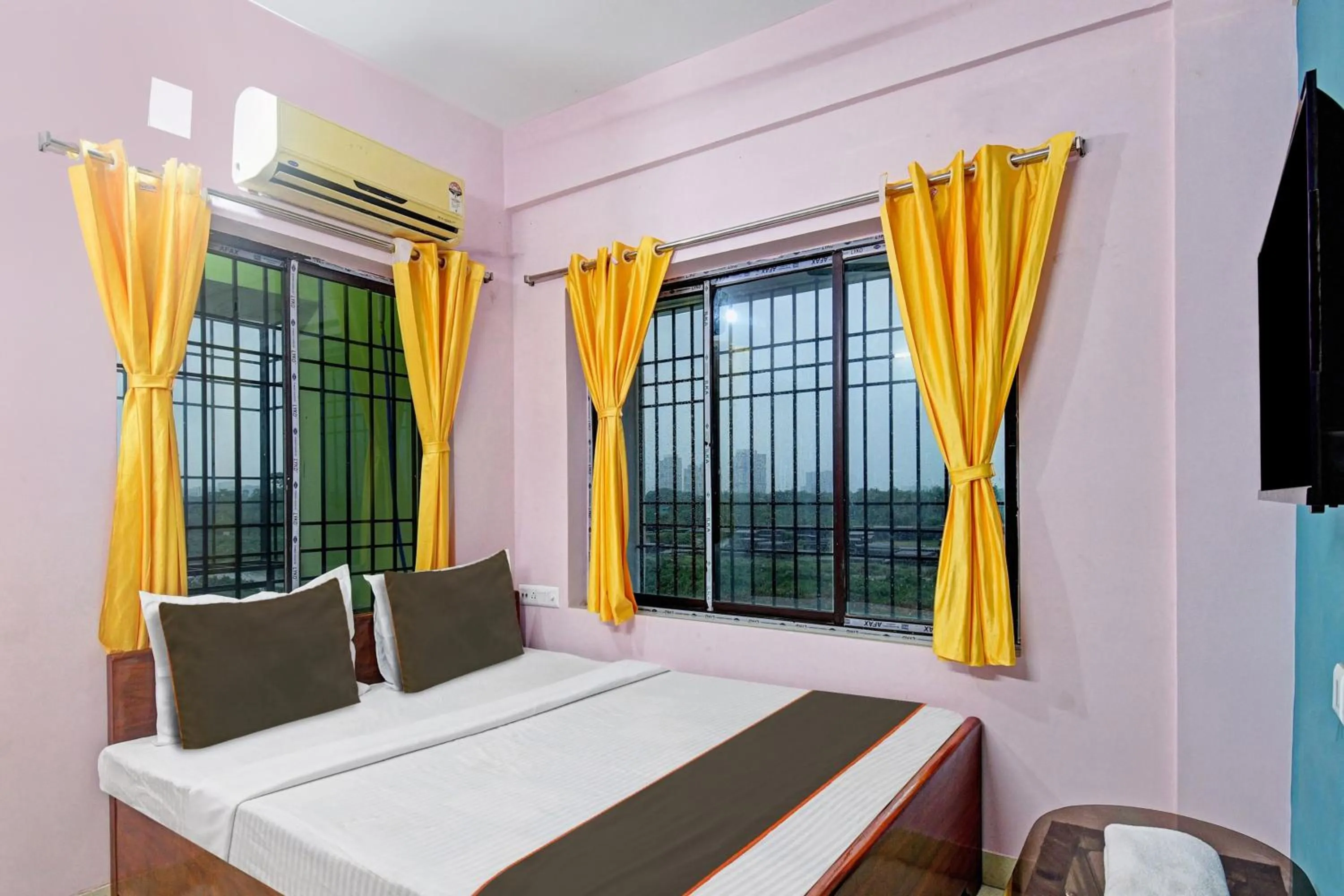 Bedroom in Hotel O Crystal Palace Tata Medical Centre