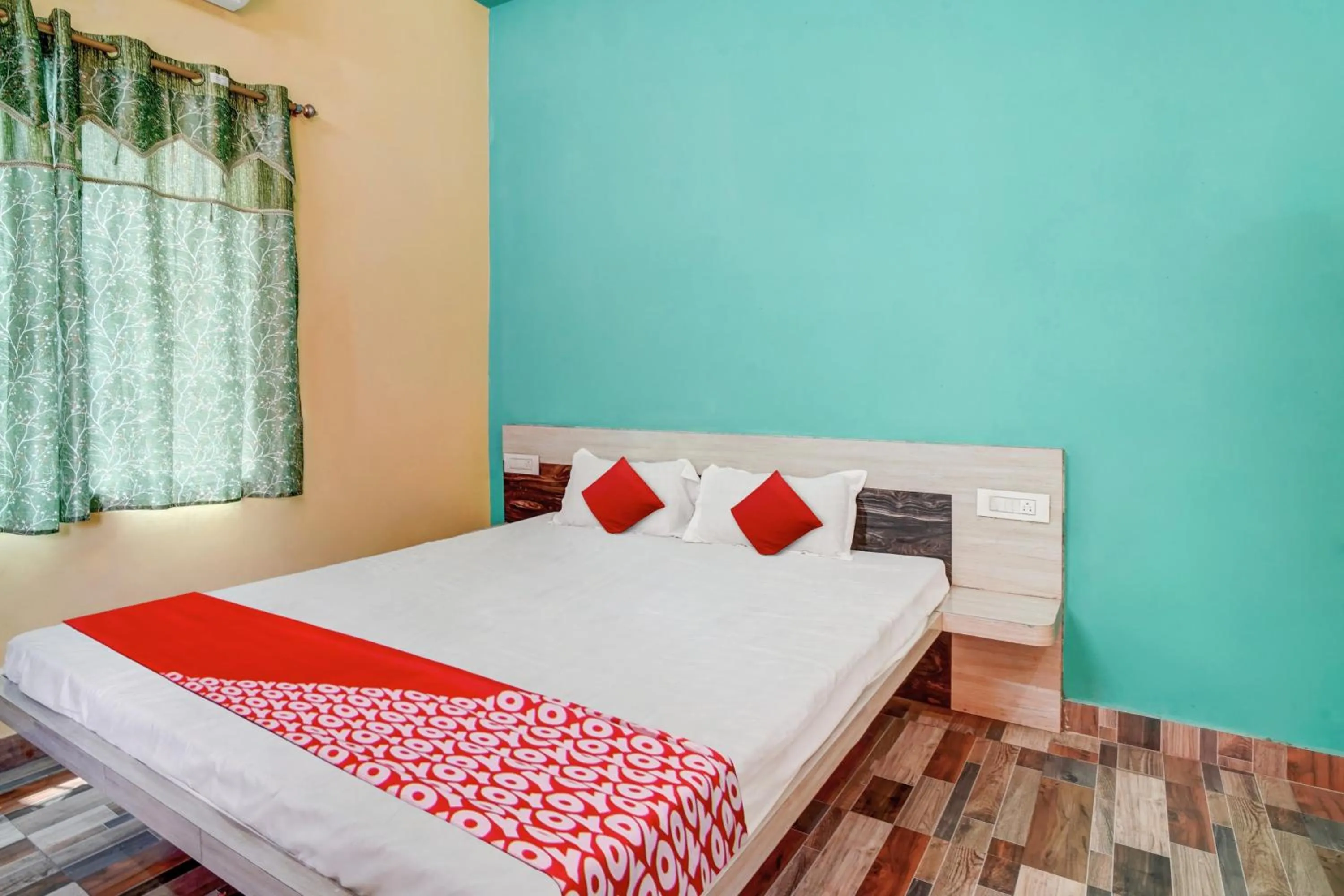 Facade/entrance, Bed in Hotel O Siddhi Vinayak