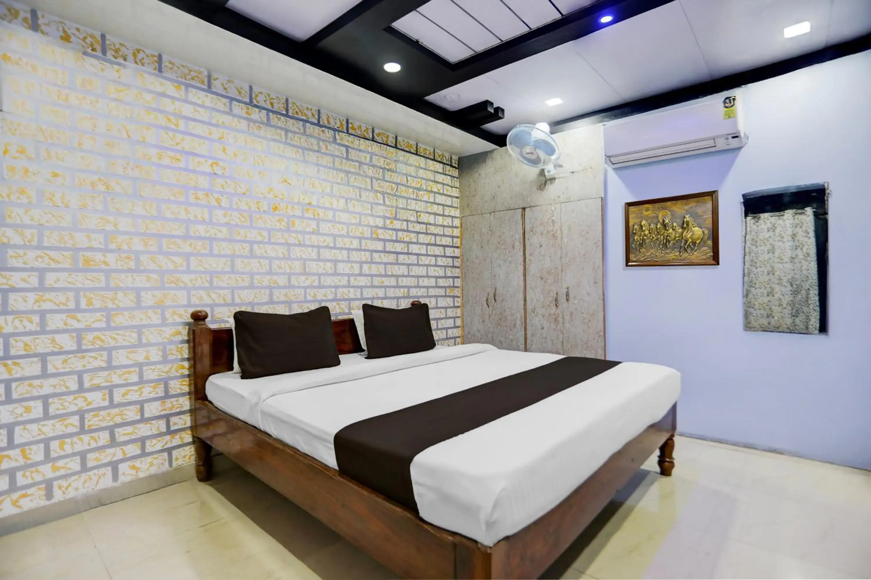 Bedroom, Bed in Super Hotel O Hanuman Nagar Kankarbagh Formerly Home Town Bedroom, Bed in Super Hotel O Hanuman Nagar Kankarbagh Formerly Home Town