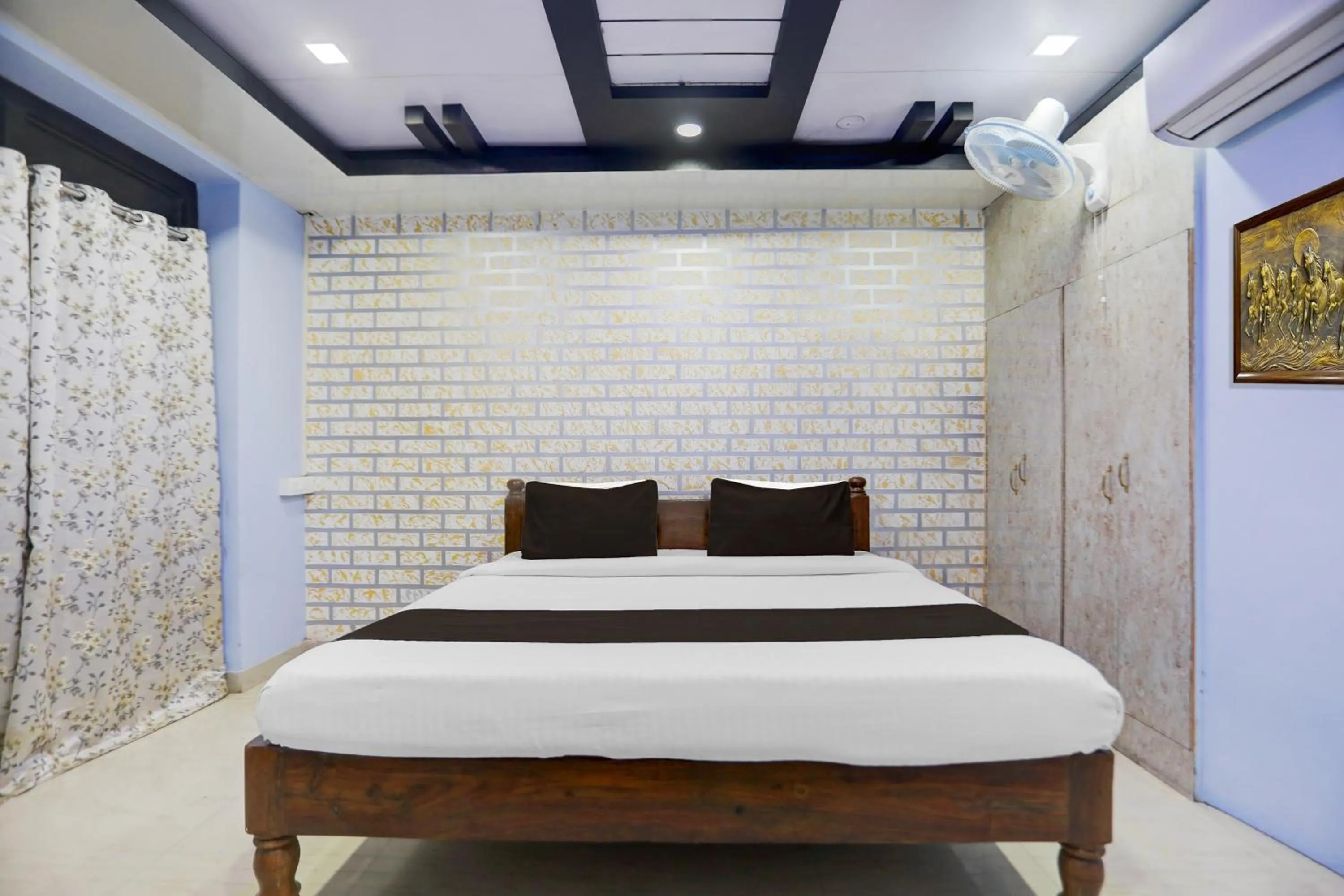 Bedroom, Bed in Super Hotel O Hanuman Nagar Kankarbagh Formerly Home Town