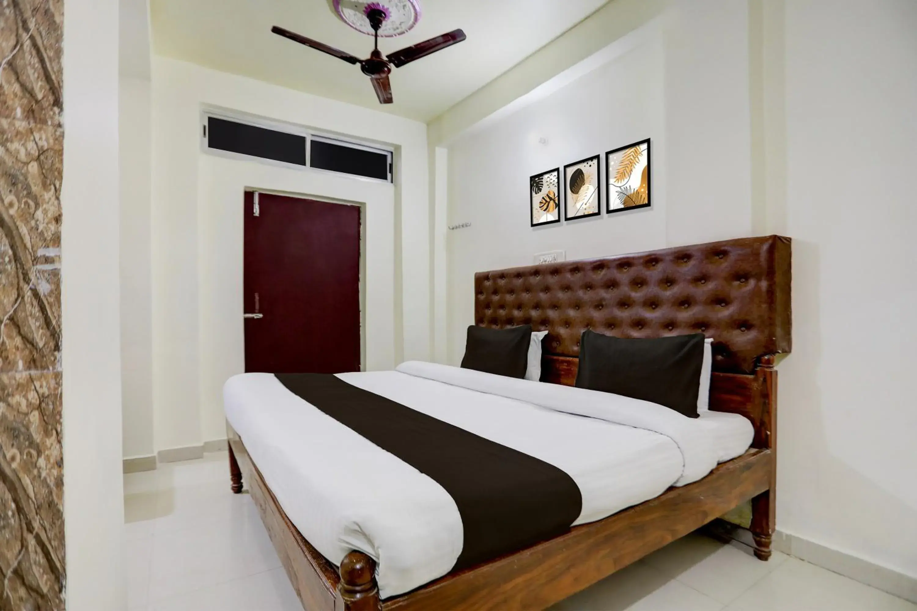 Bedroom, Bed in Super Hotel O Hanuman Nagar Kankarbagh Formerly Home Town Bedroom, Bed in Super Hotel O Hanuman Nagar Kankarbagh Formerly Home Town