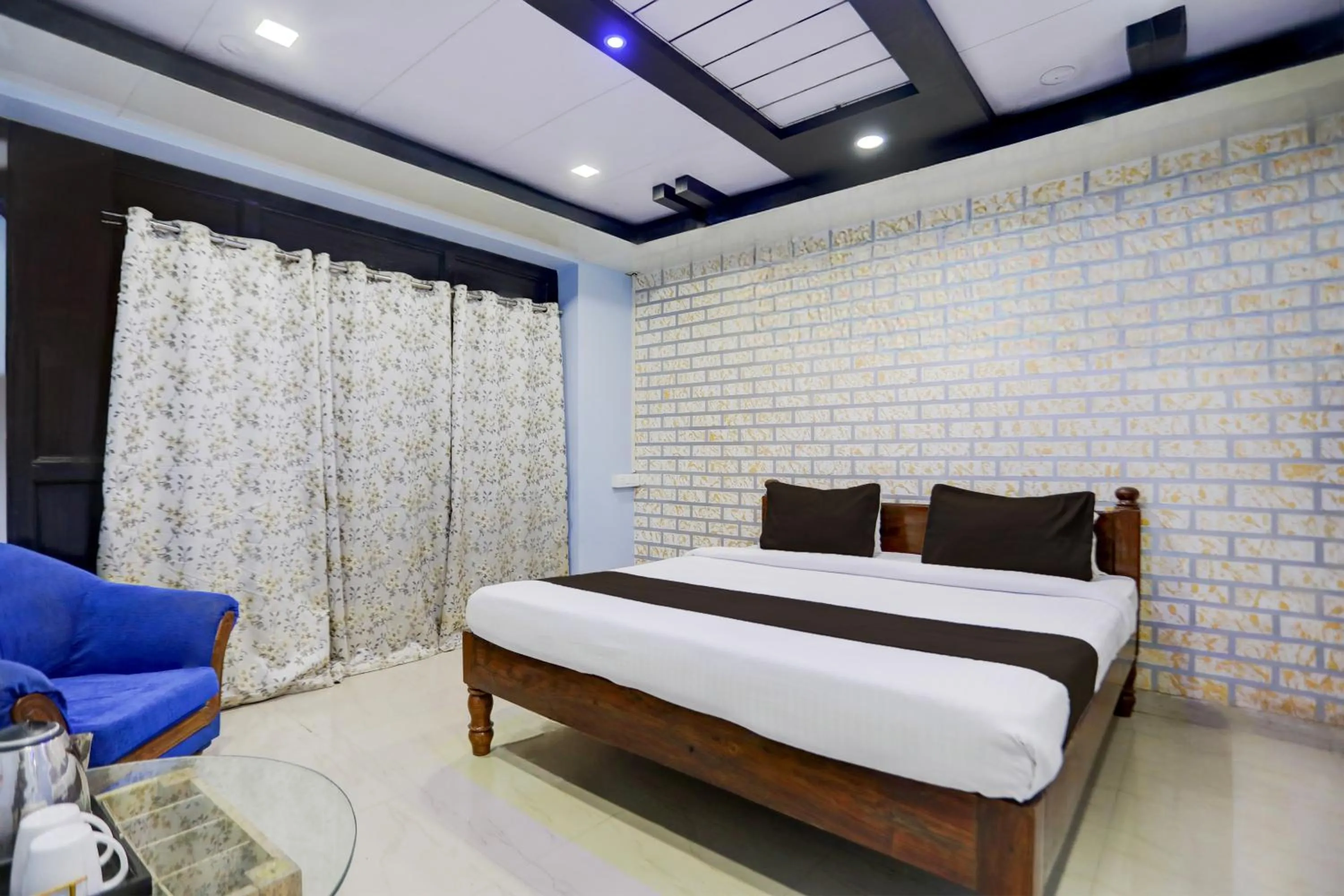 Bedroom, Bed in Super Hotel O Hanuman Nagar Kankarbagh Formerly Home Town