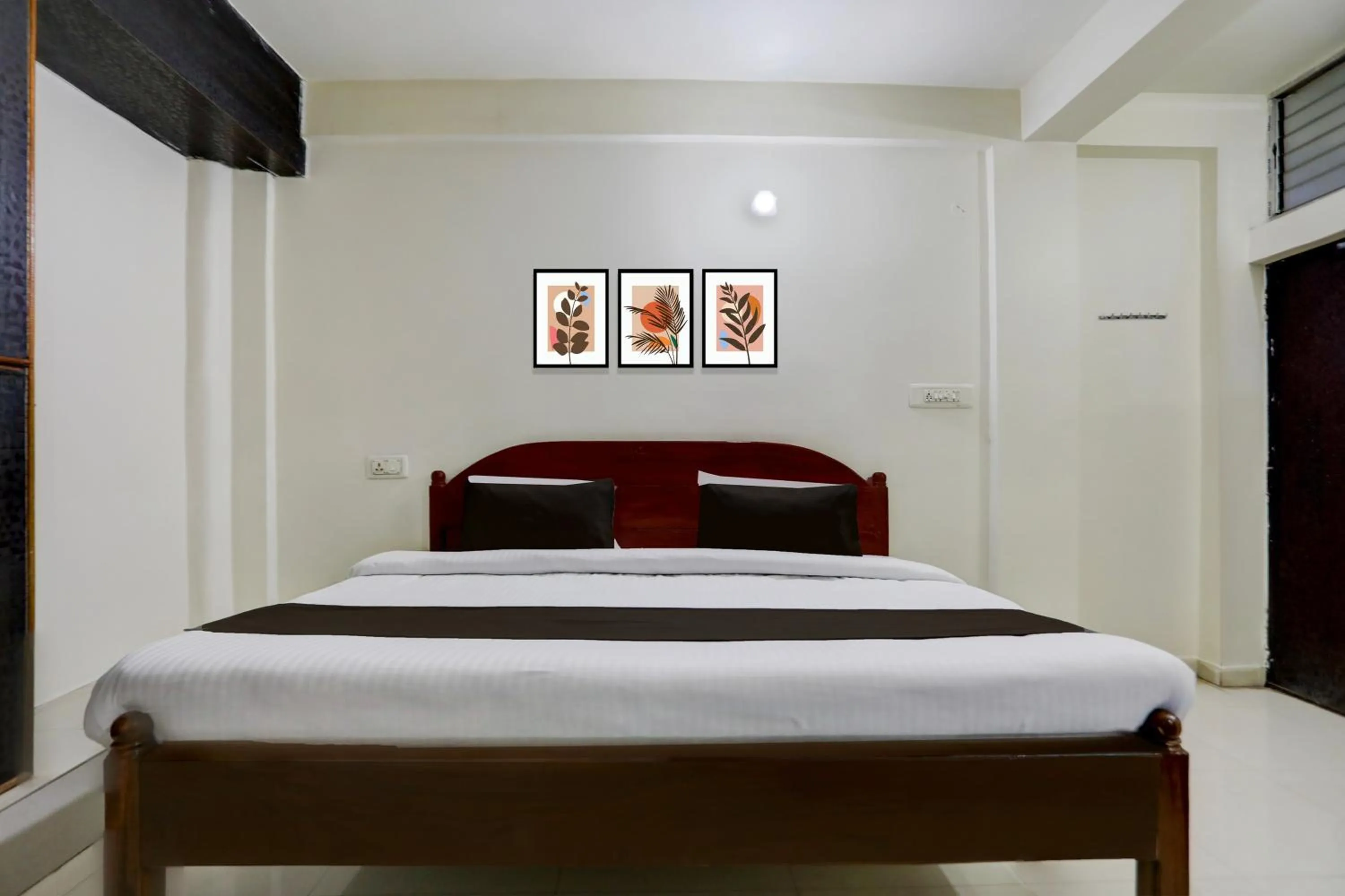 Bedroom, Bed in Super Hotel O Hanuman Nagar Kankarbagh Formerly Home Town