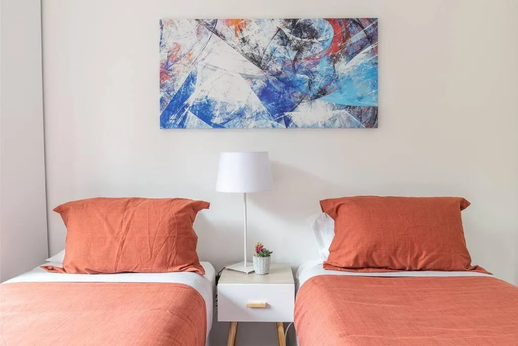 MikaLex - Walking distance from the beach!