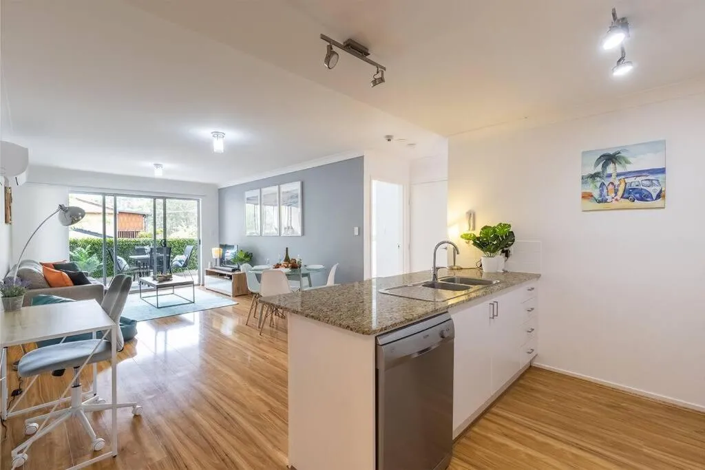 MikaLex - Walking distance from the beach!