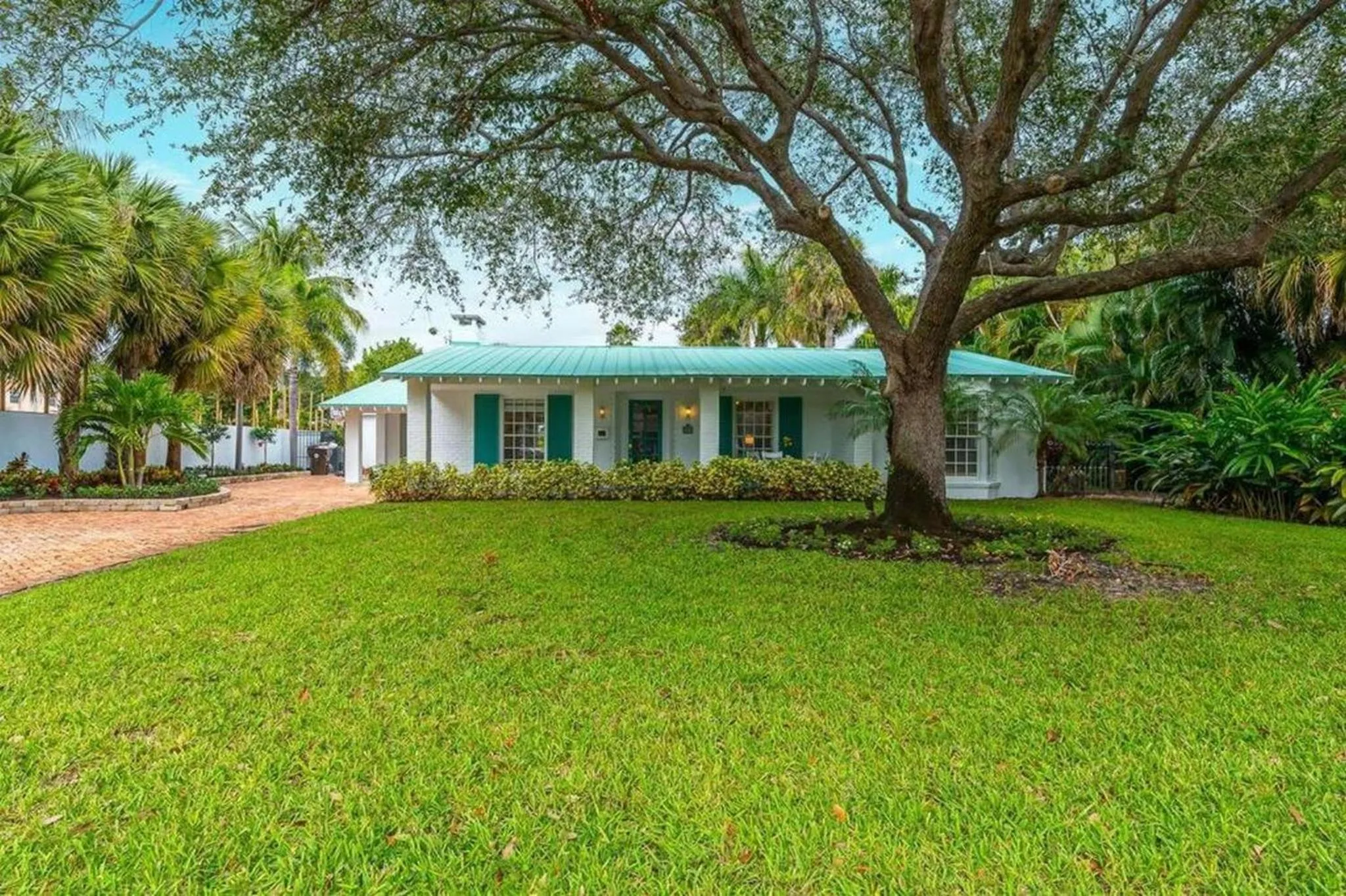Intracoastal Paradise Walking Distance to Beach!