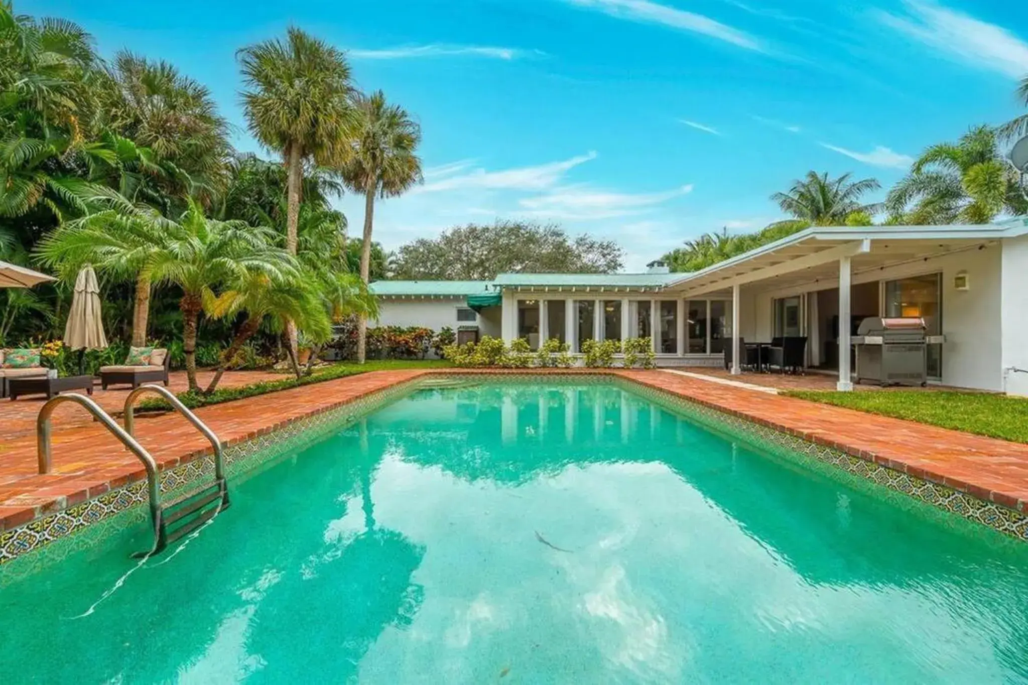 Intracoastal Paradise Walking Distance to Beach! Intracoastal Paradise Walking Distance to Beach!