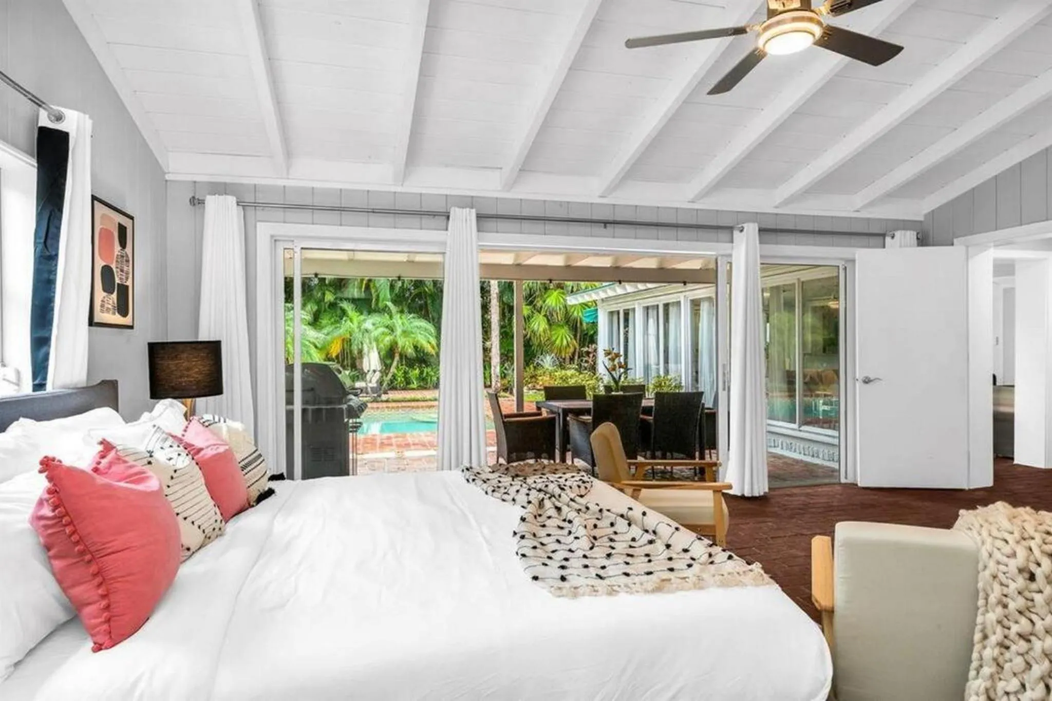 Intracoastal Paradise Walking Distance to Beach!
